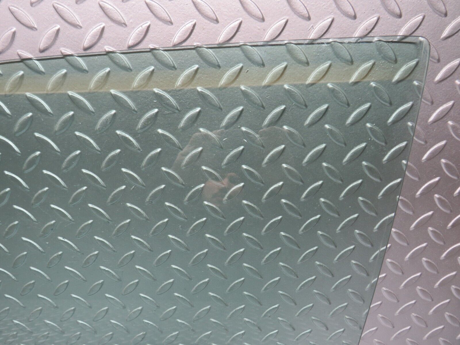 31475 Mercedes-Benz S124 220TE Wagon Front Left Door Window Glass