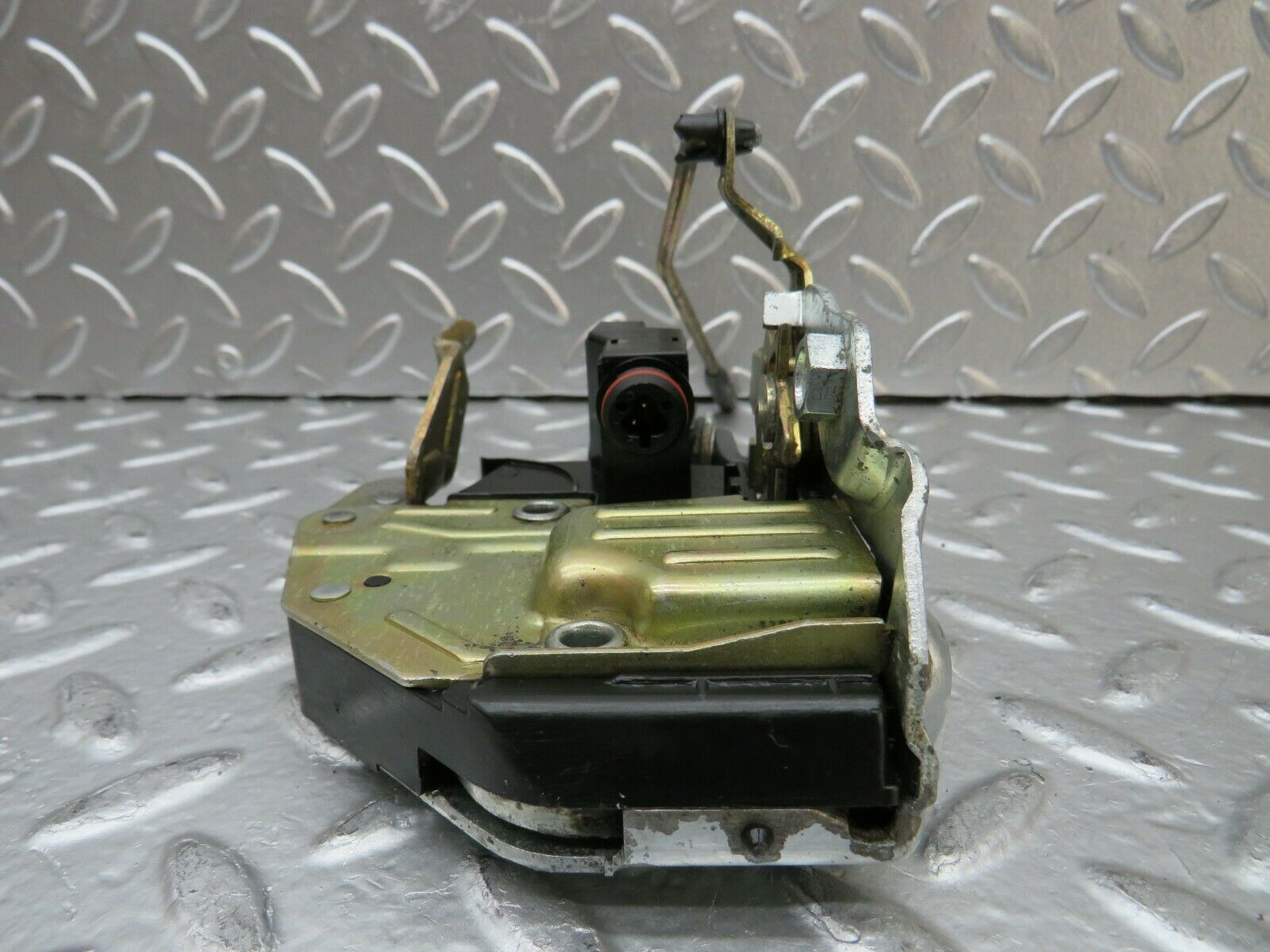 24196 Mercedes-Benz S124 220TE Wagon Front Right Door Lock Mechanism