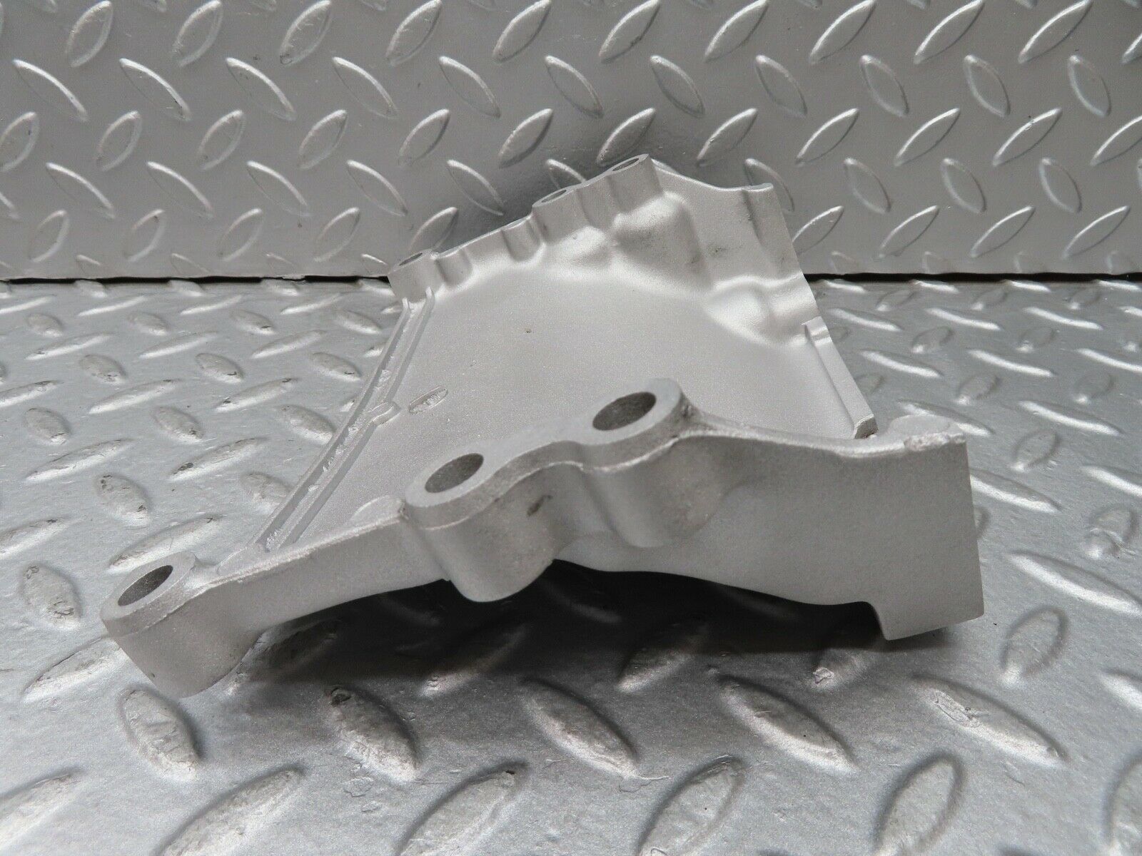 16906 Mercedes-Benz C123 280CE Coupe Gearbox Support 1100140195