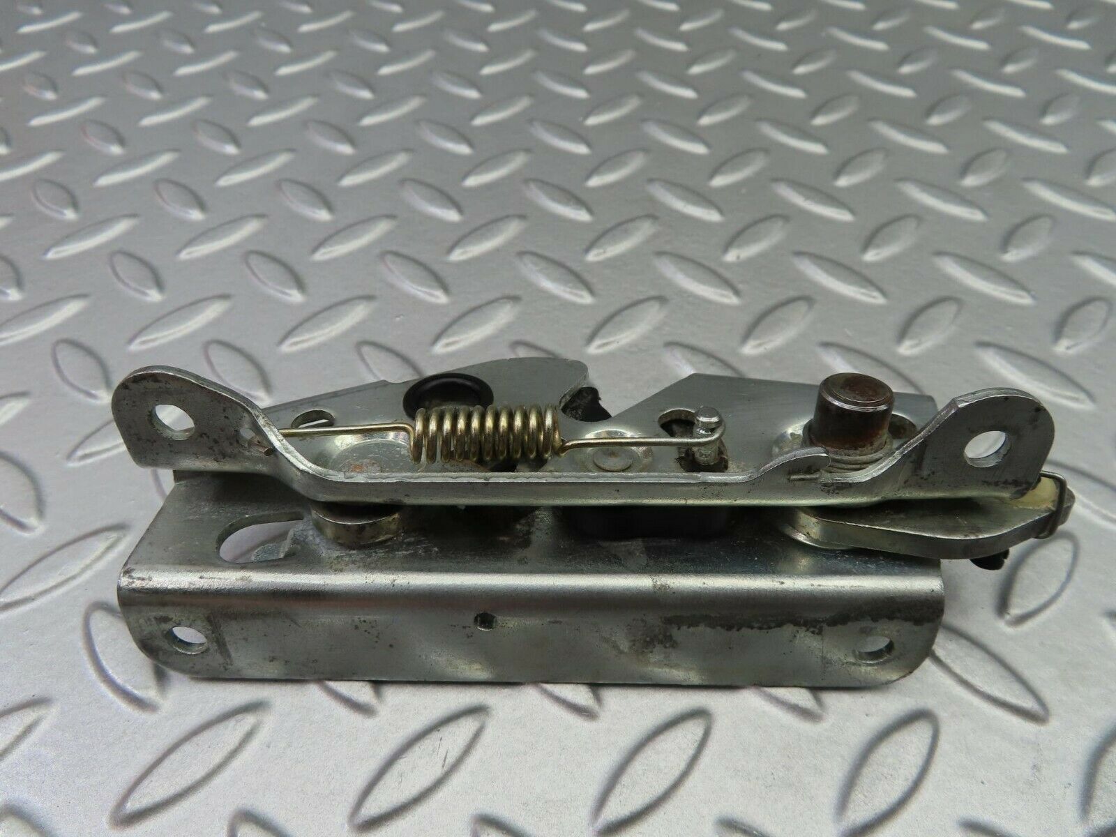 6735 Mercedes-Benz S124 E220 Wagon Rear Seat Bench Locking Mechanism Right