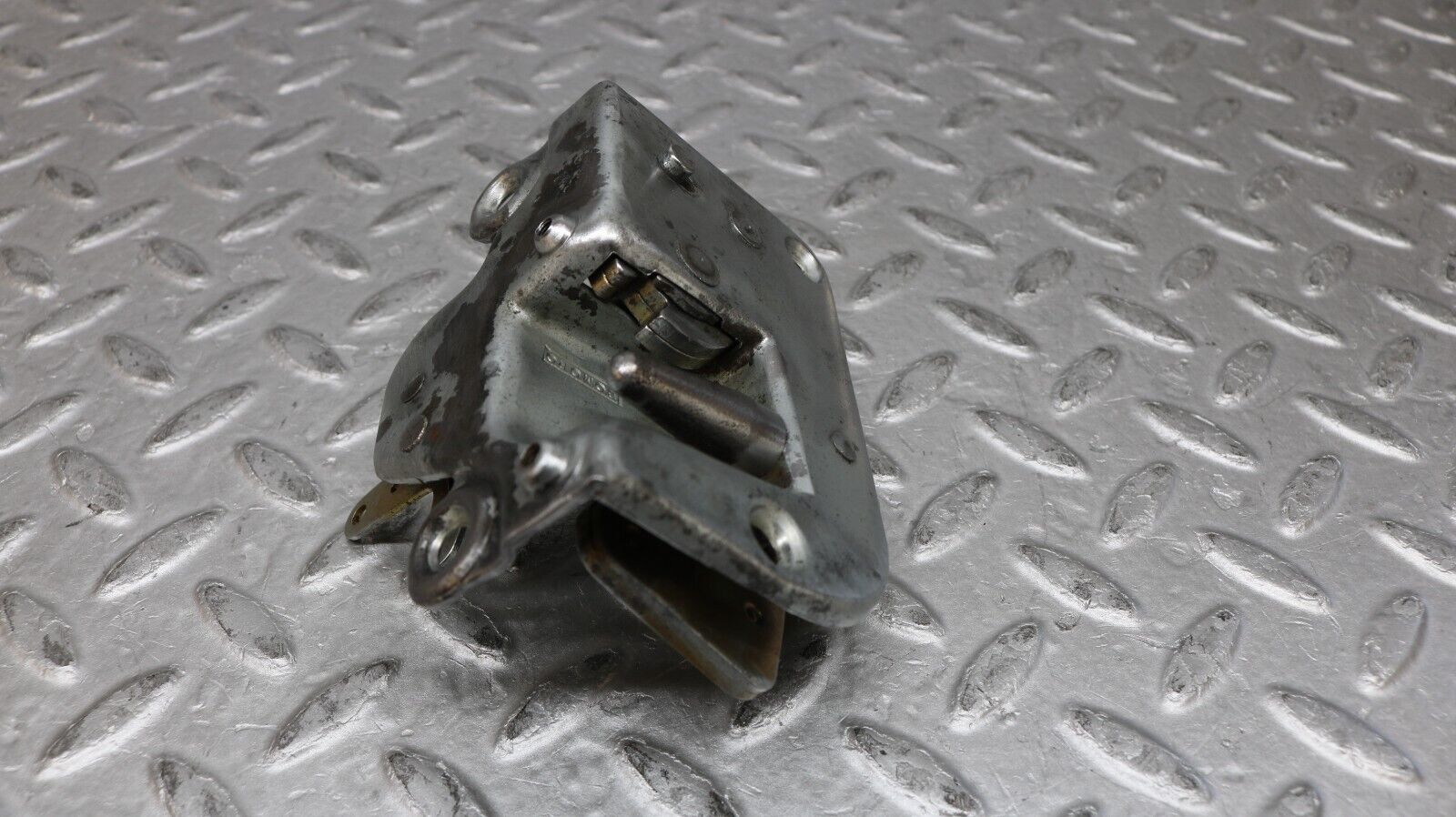 37269 Mercedes-Benz W109 300SEL Rear Left Door Lock Mechanism