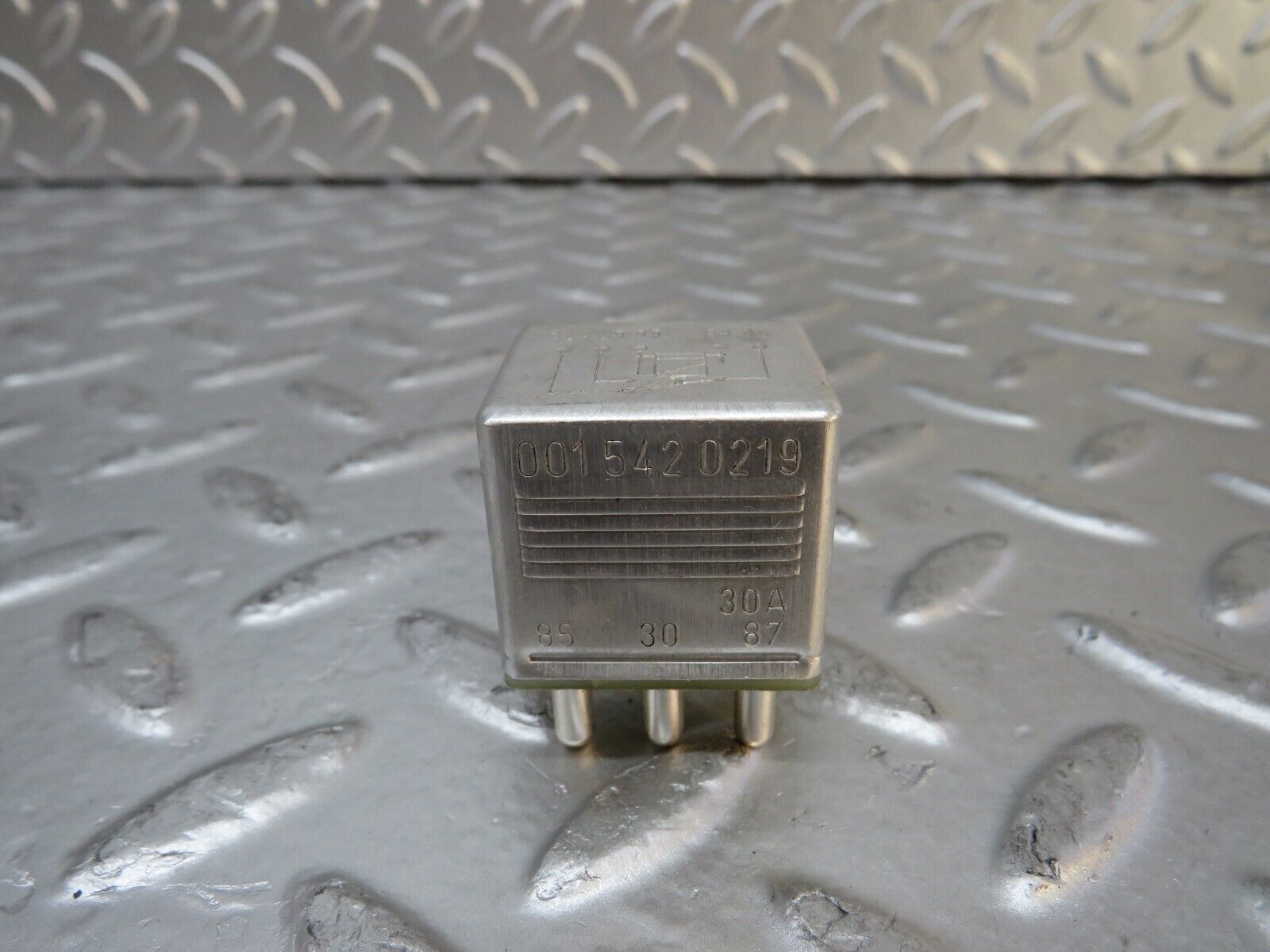 29837 Mercedes-Benz W123 230E Multi Purpose Relay 0015420219