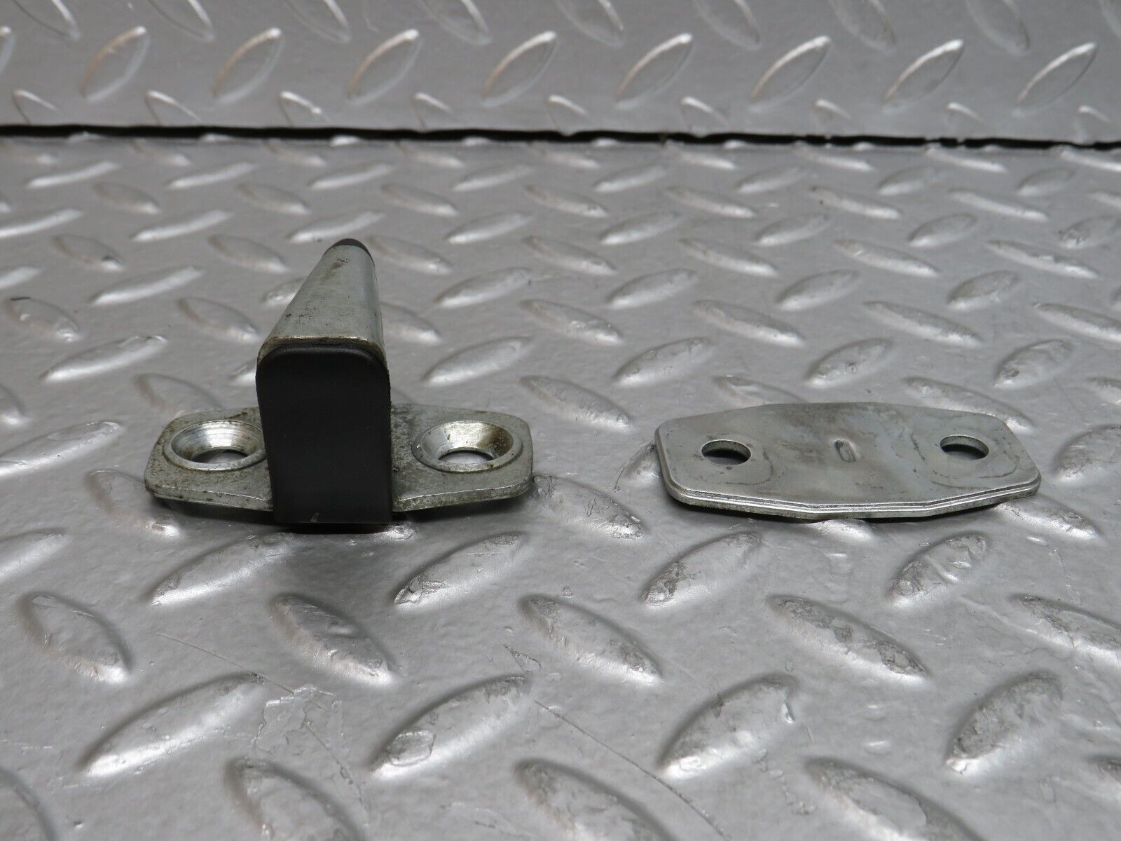 29571 Mercedes-Benz W124 230E Door Lock Latch