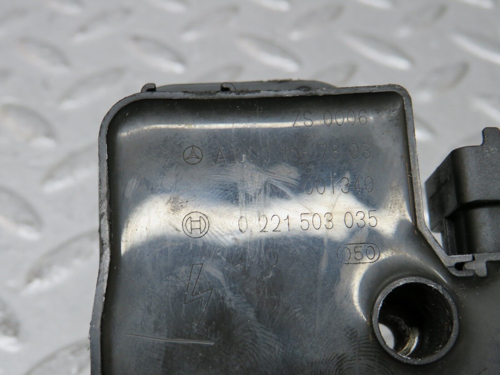 34916 Mercedes-Benz W210 320E Ignition Coil Bosch 0001587803 0221503035