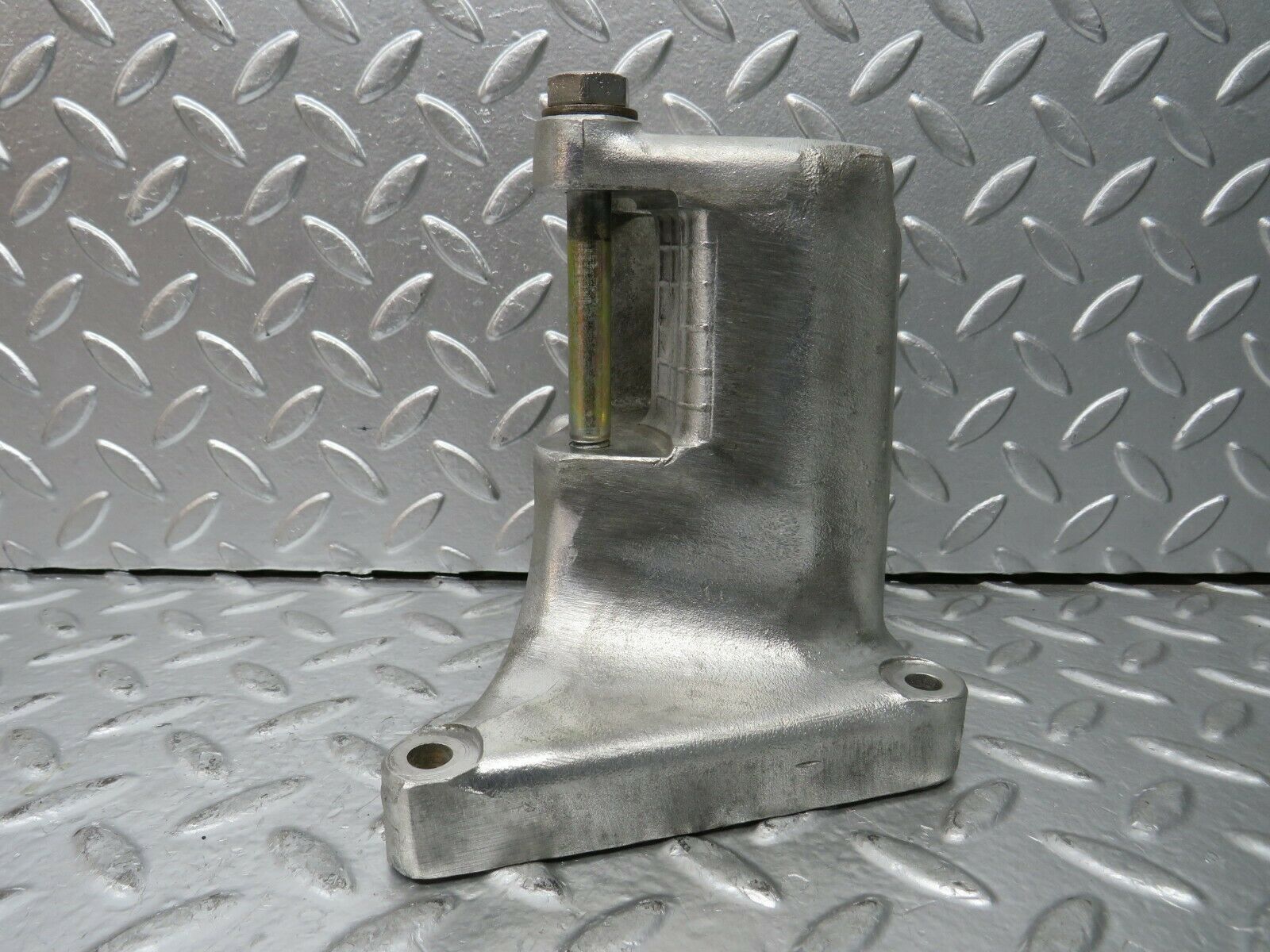 23289 Mercedes-Benz W116 350SE Alternator Generator Bracket 1161551135