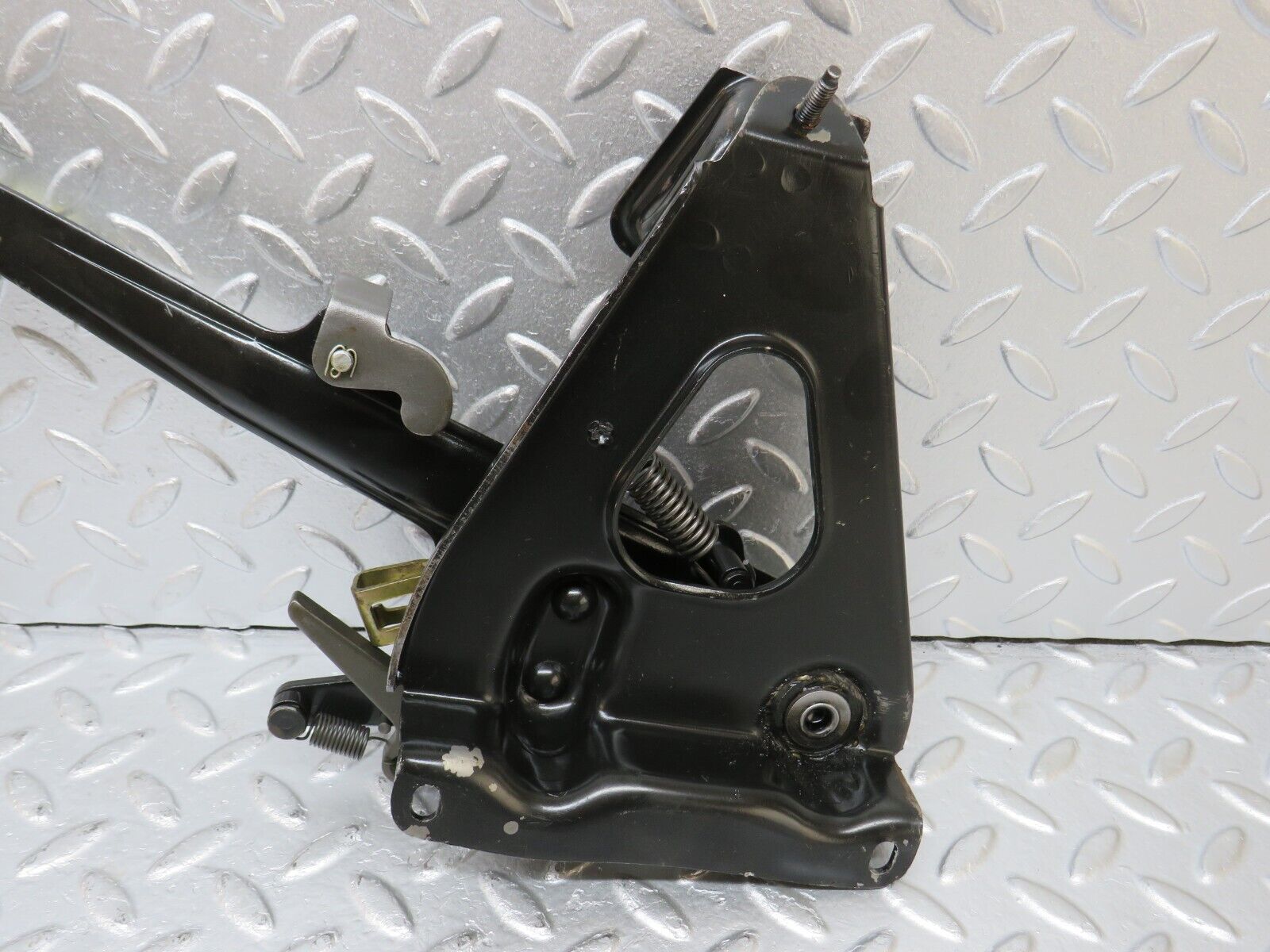 34500 Mercedes-Benz C126 380SEC Coupe Handbrake Regulator