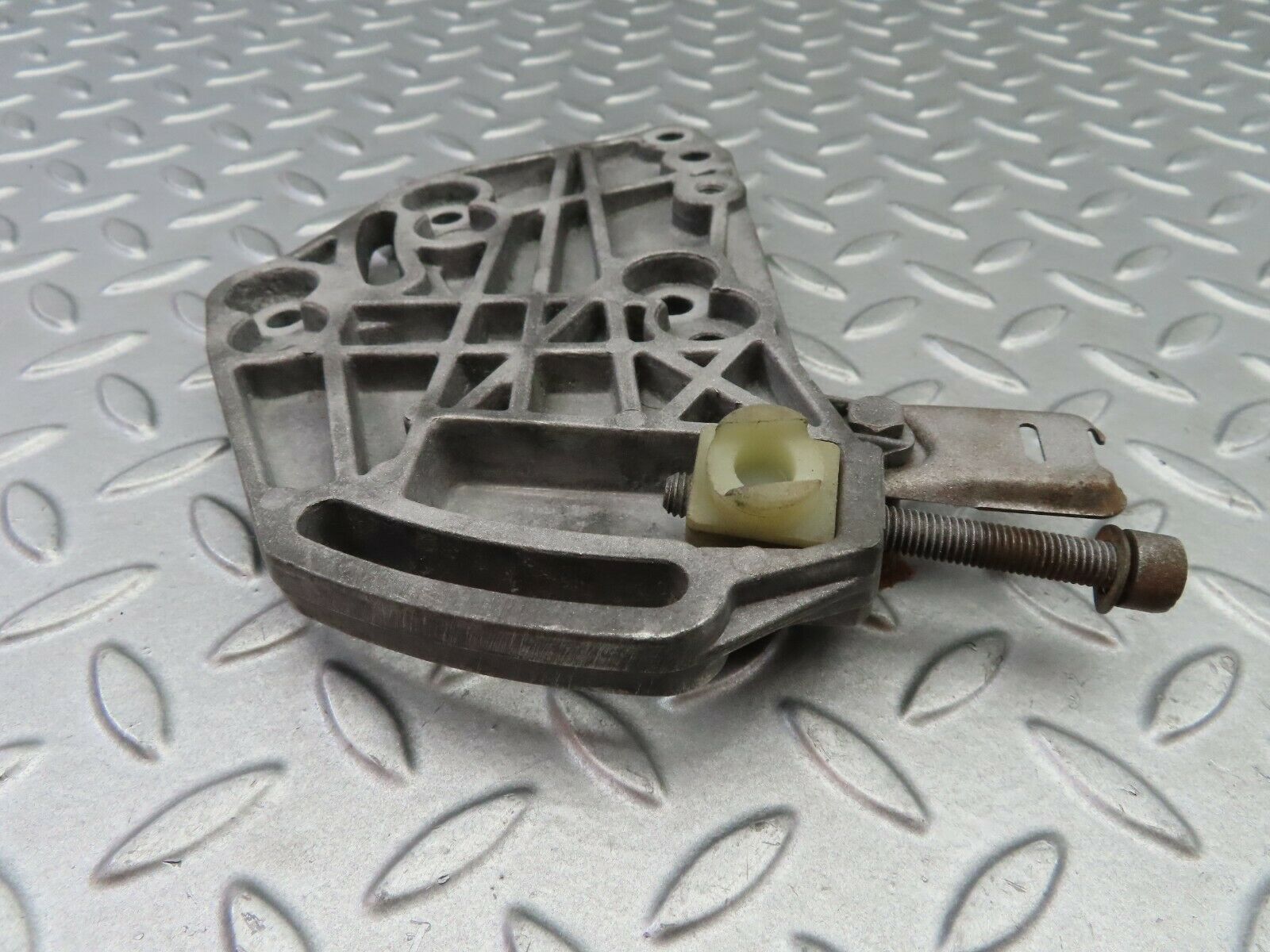 6317 Mercedes-Benz W126 380SE Power Steering Pump Bracket 1174661241