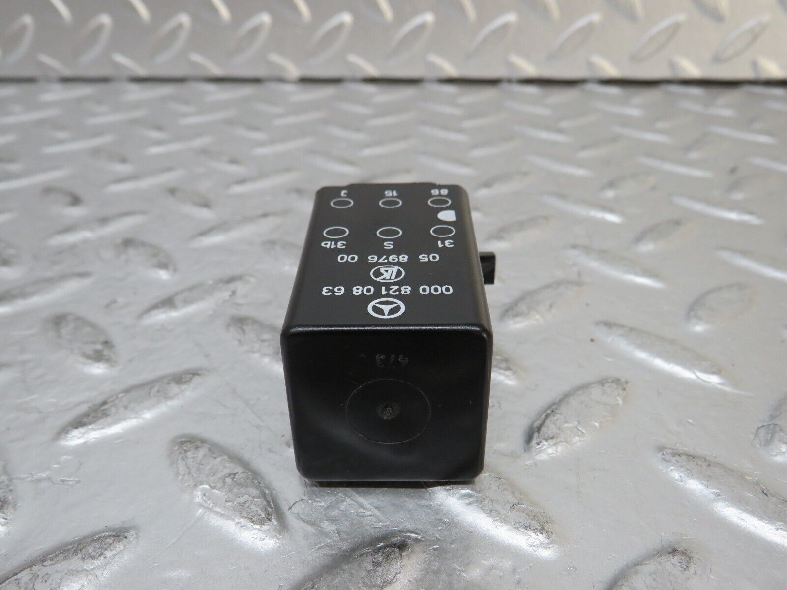 26911 Mercedes-Benz W123 240D Intermittent Wiper Relay 0008210863