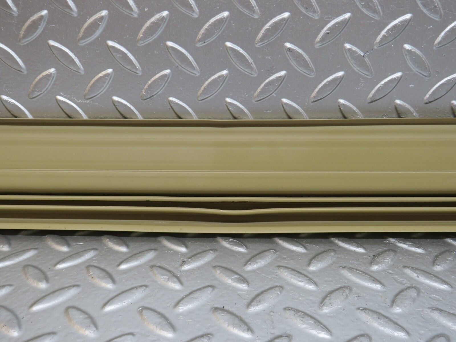 29276 Mercedes-Benz W124 230E Front Right Door Sill Trim