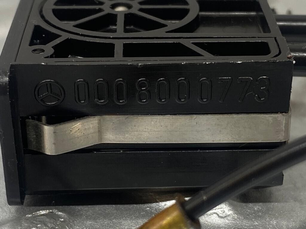 35182 Mercedes-Benz W221 Headlight Level Switch 0008000773