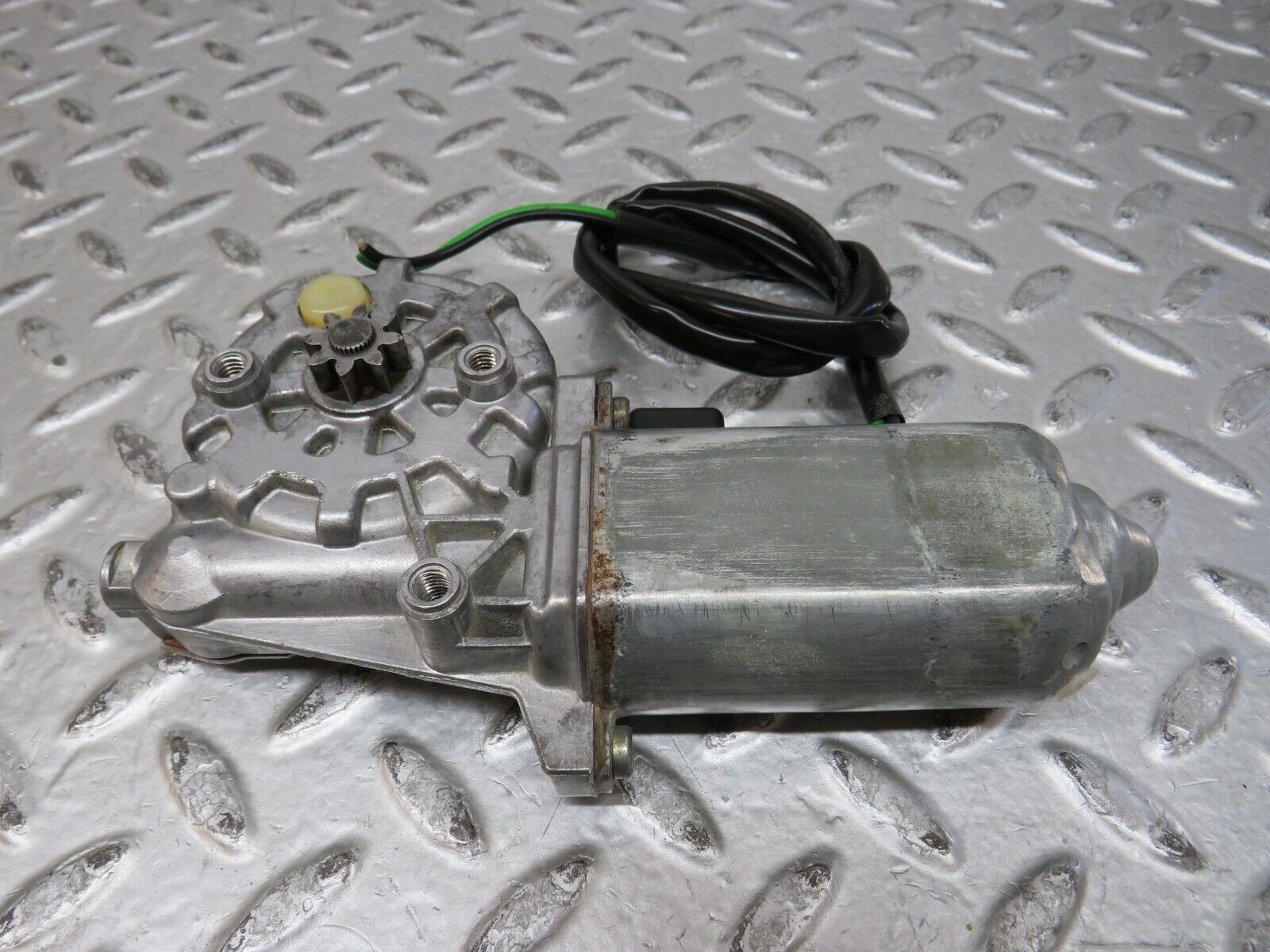 28734 Mercedes-Benz W123 230E Rear Right Window Regulator Motor 0130821016