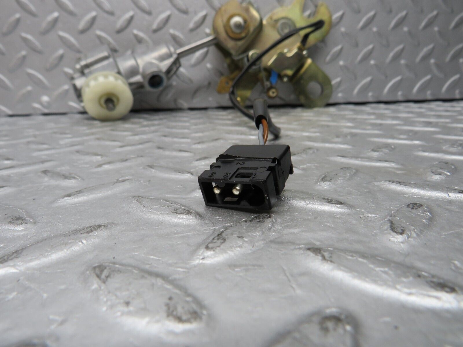 36846 Mercedes-Benz R129 300SL-24 Front Left Seat Recline Mechanism 1299101161