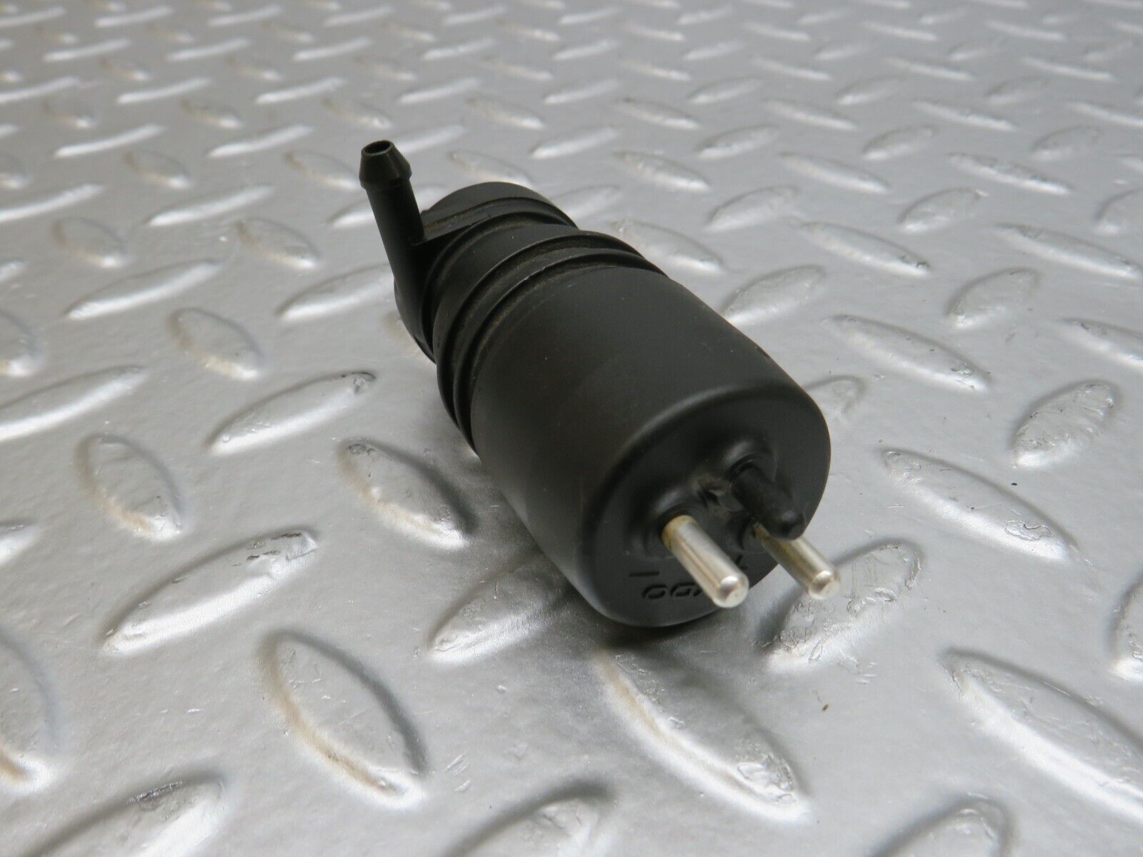 25451 Mercedes-Benz W123 200 Windscreen Washer Pump