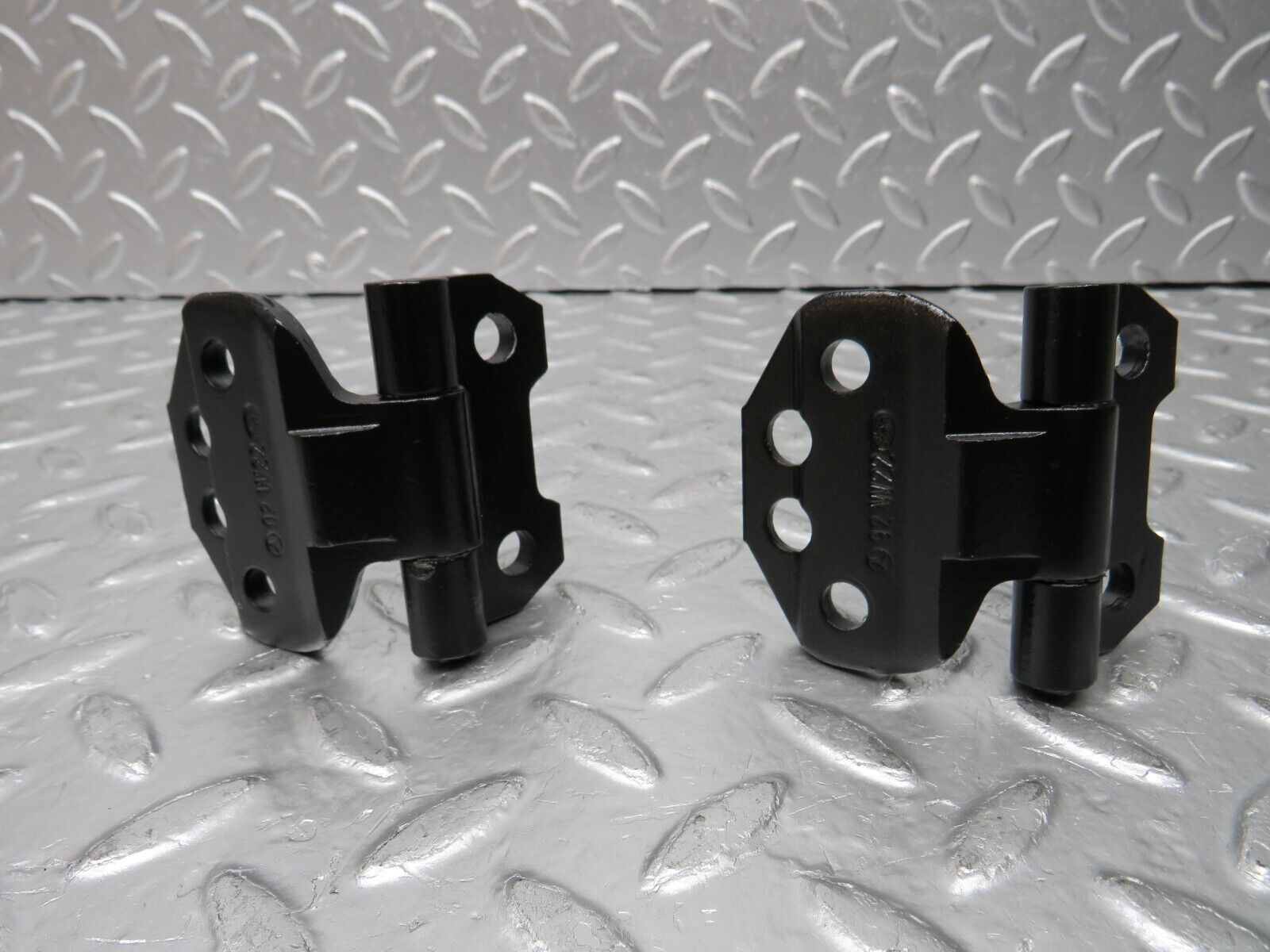 30391 Mercedes-Benz W124 230E Right Door Hinge Pair