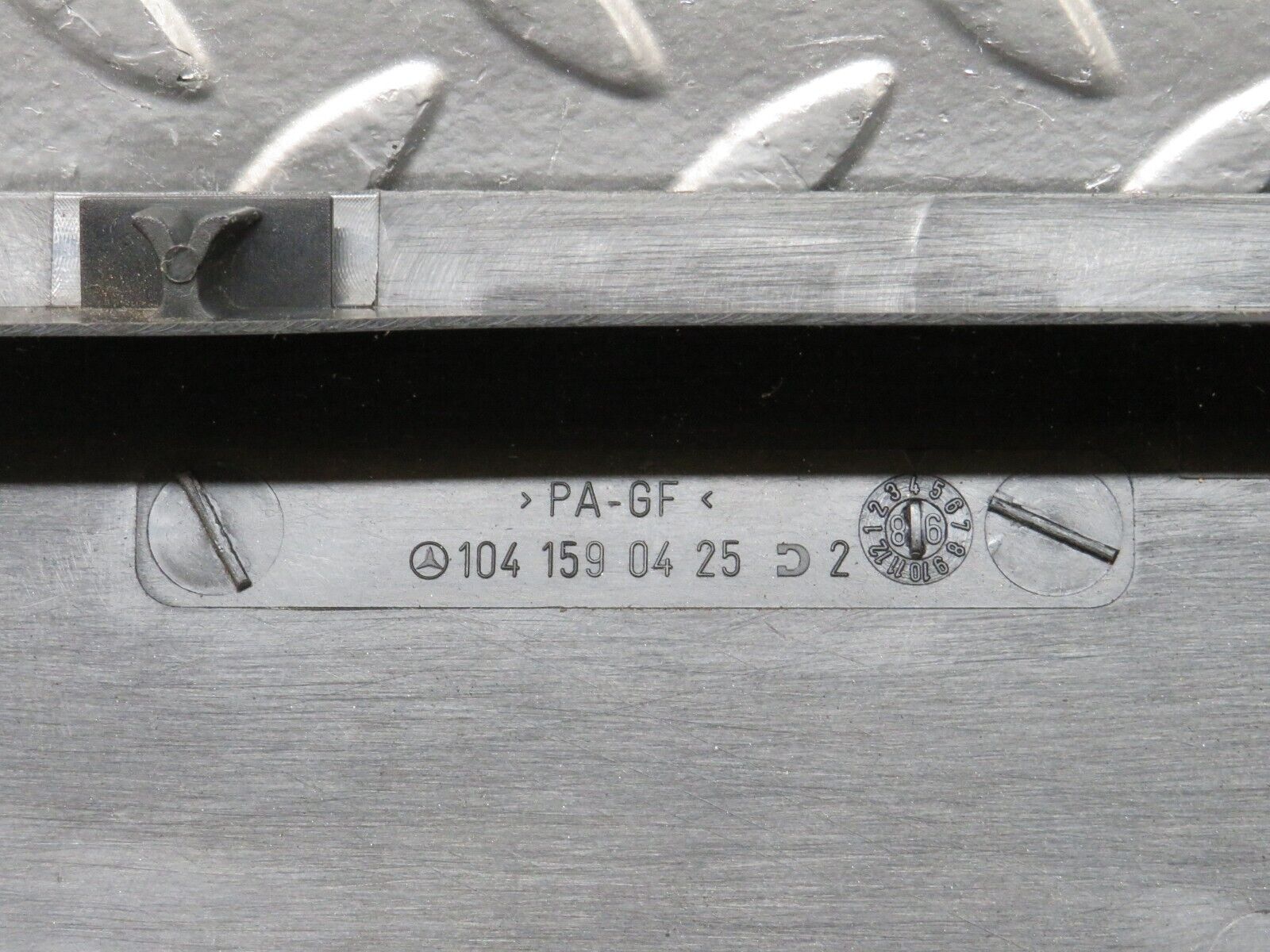 24866 Mercedes-Benz W140 S320 Ignition Lead Cover 1041590425