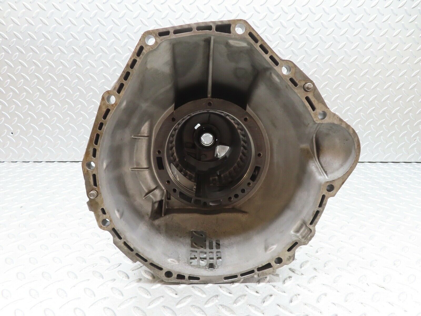 17849 Mercedes-Benz W123 230E Automatic Transmission Housing 1232705201