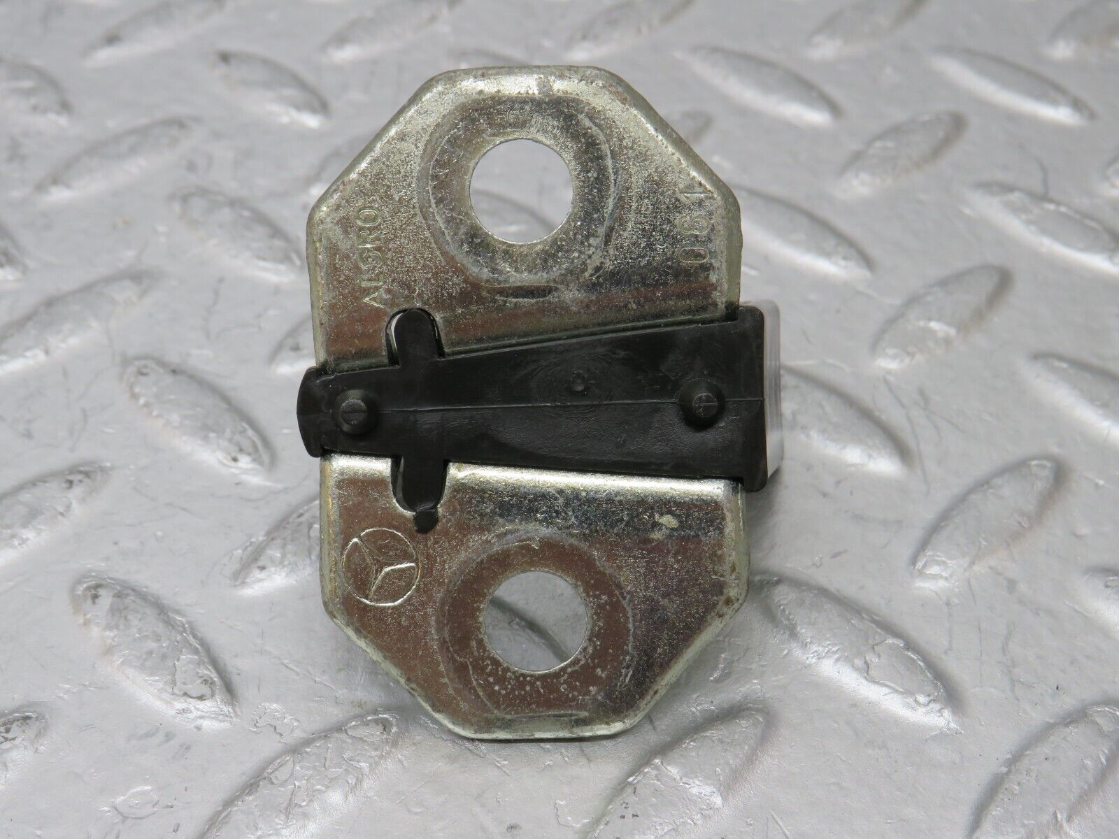 34892 Mercedes-Benz W210 320E Door Lock Latch