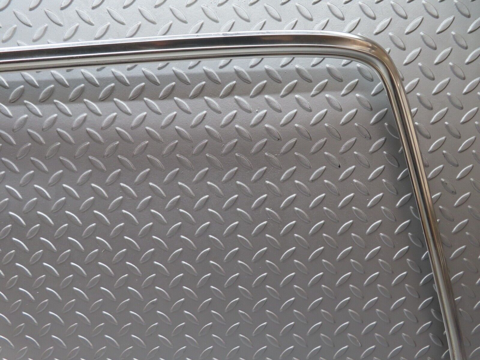 17676 Mercedes-Benz W116 450SEL Rear Windscreen Chrome Frame