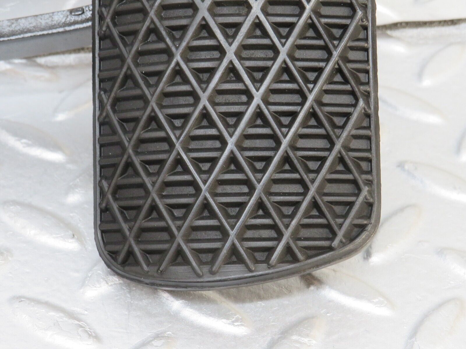 36162 Mercedes-Benz W126 420SE Brake Pedal With Rubber 1232910082