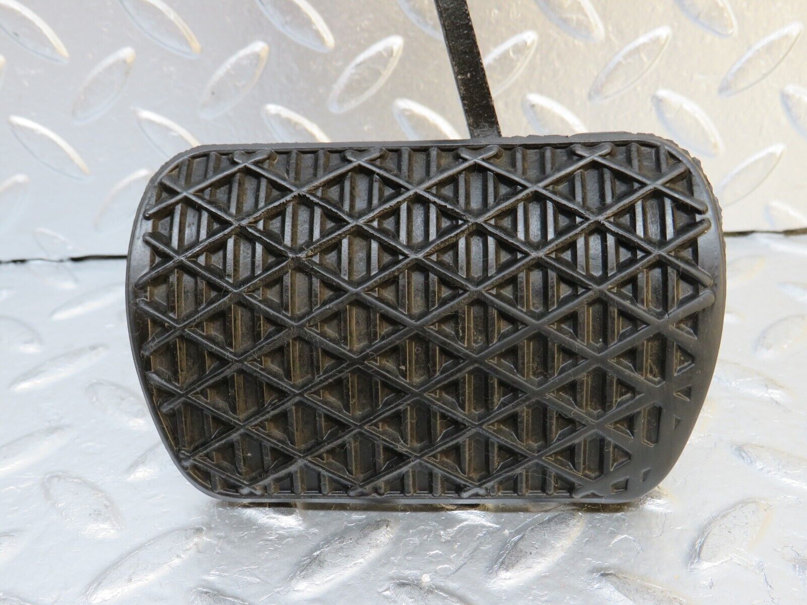 32241 Mercedes-Benz W123 230E Brake Pedal With Rubber 1232910082