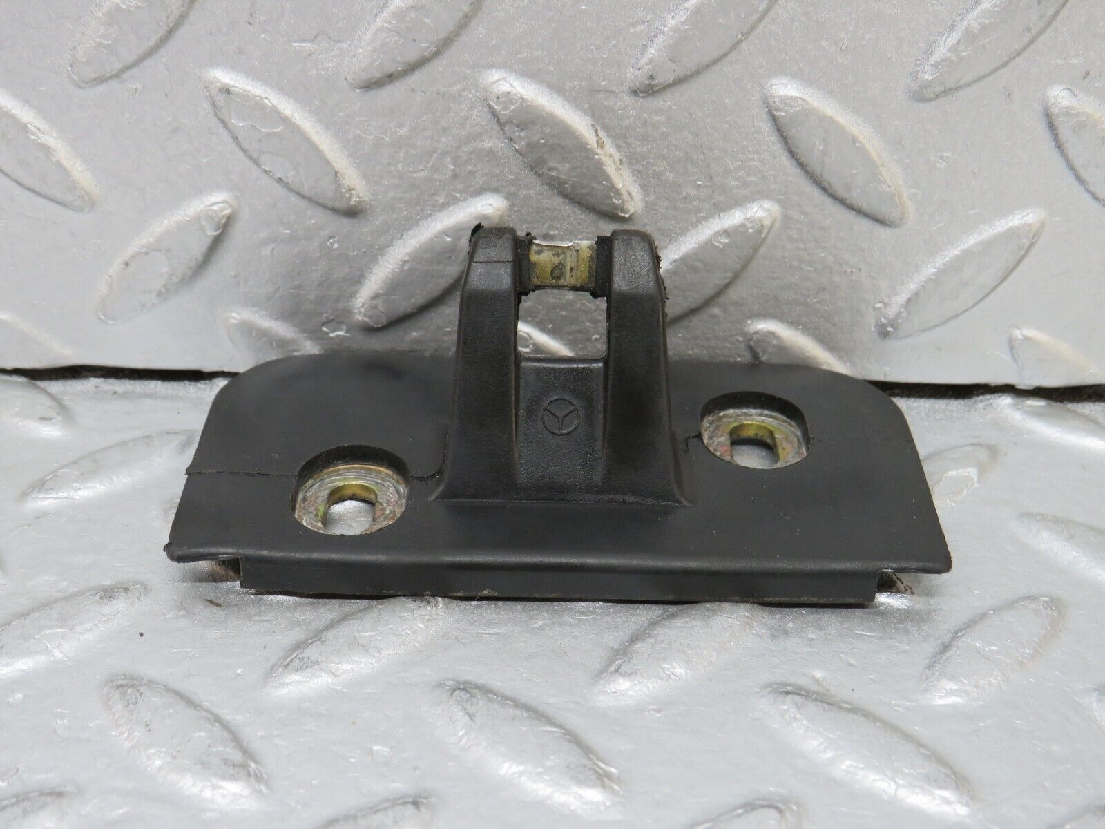 37736 Mercedes-Benz A124 320E Cabriolet Trunk Lock Latch