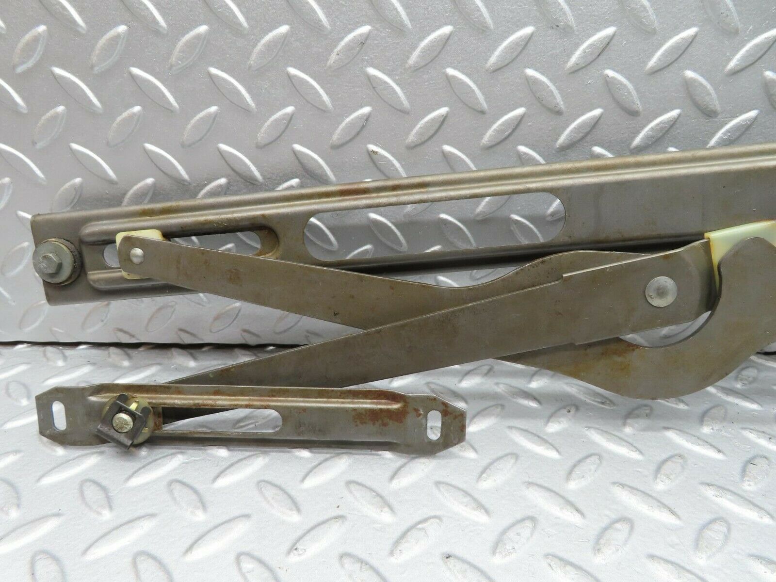 16639 Mercedes-Benz C107 380SLC Front Left Power Window Regulator 1077200746