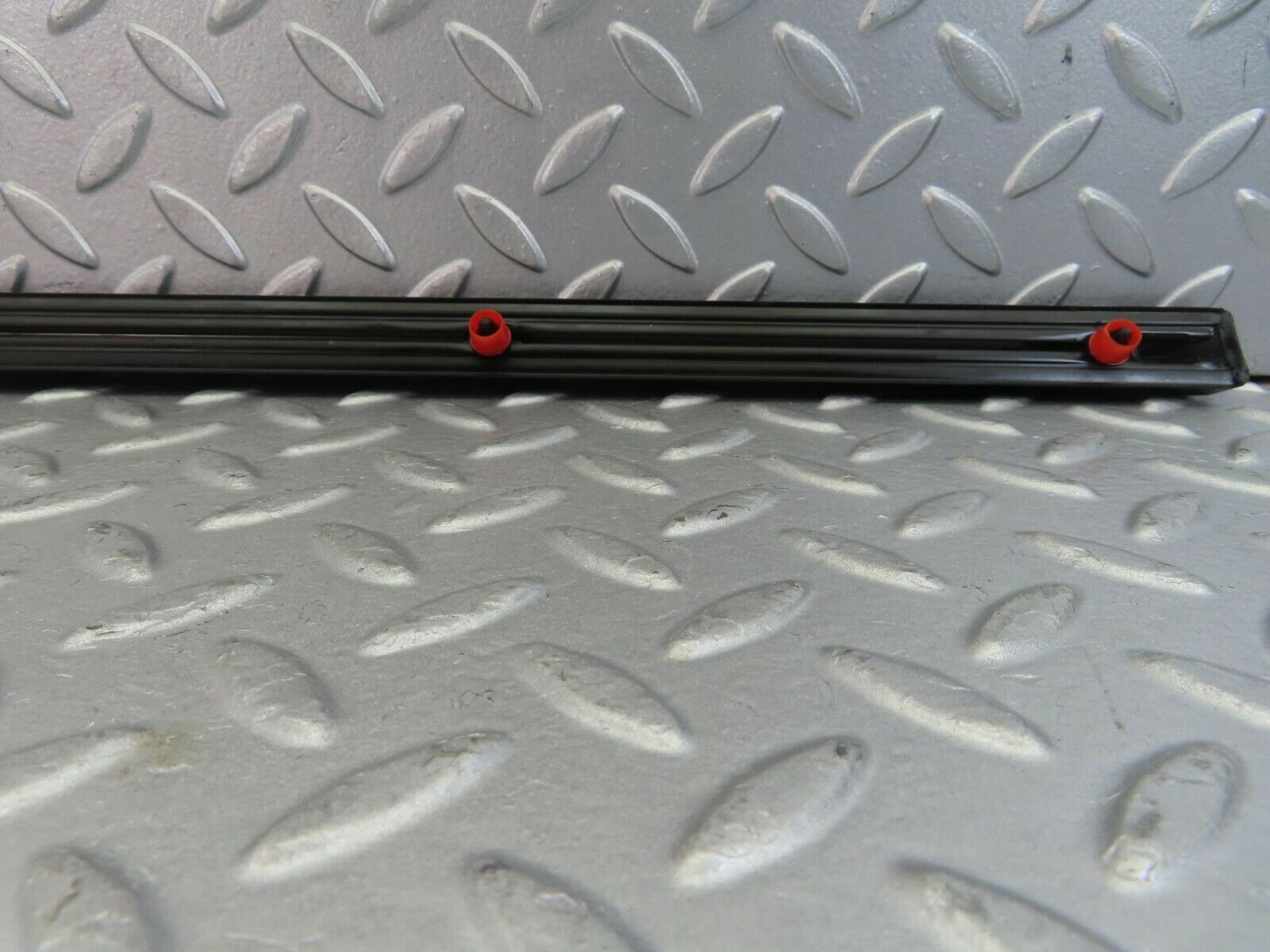 10239 Mercedes-Benz W123 Front Left Door Centre Moulding Trim