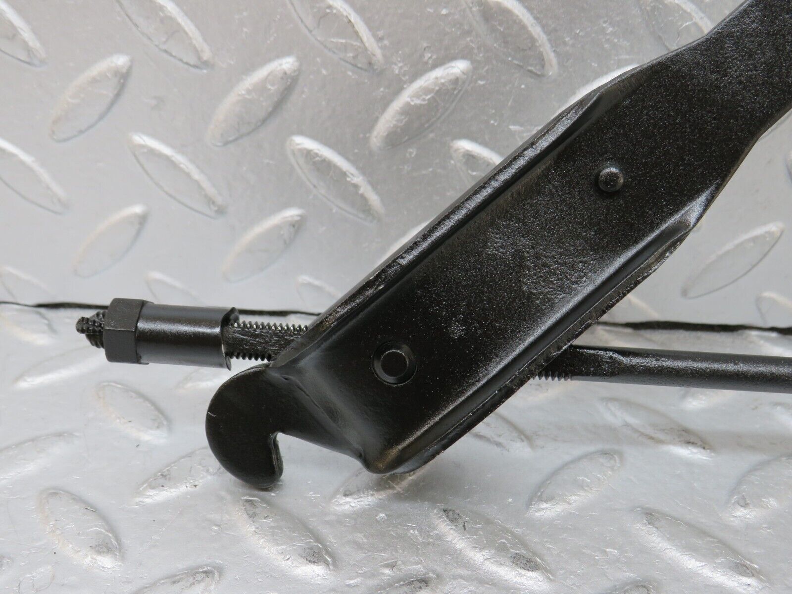 35711 Mercedes-Benz W108 Handbrake Adjusting Handbrake Regulator