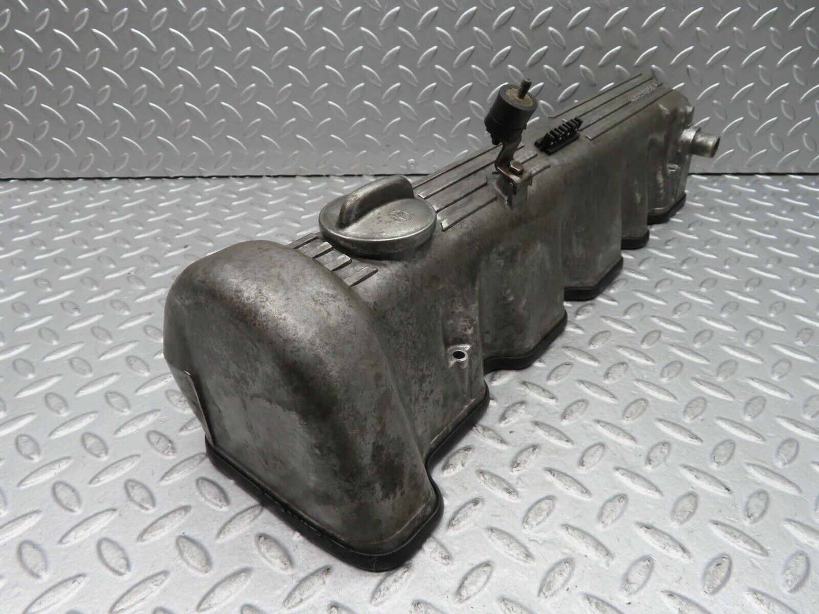 16730 Mercedes-Benz C107 380SLC Cylinder Head Valve Cover Right 1170160105