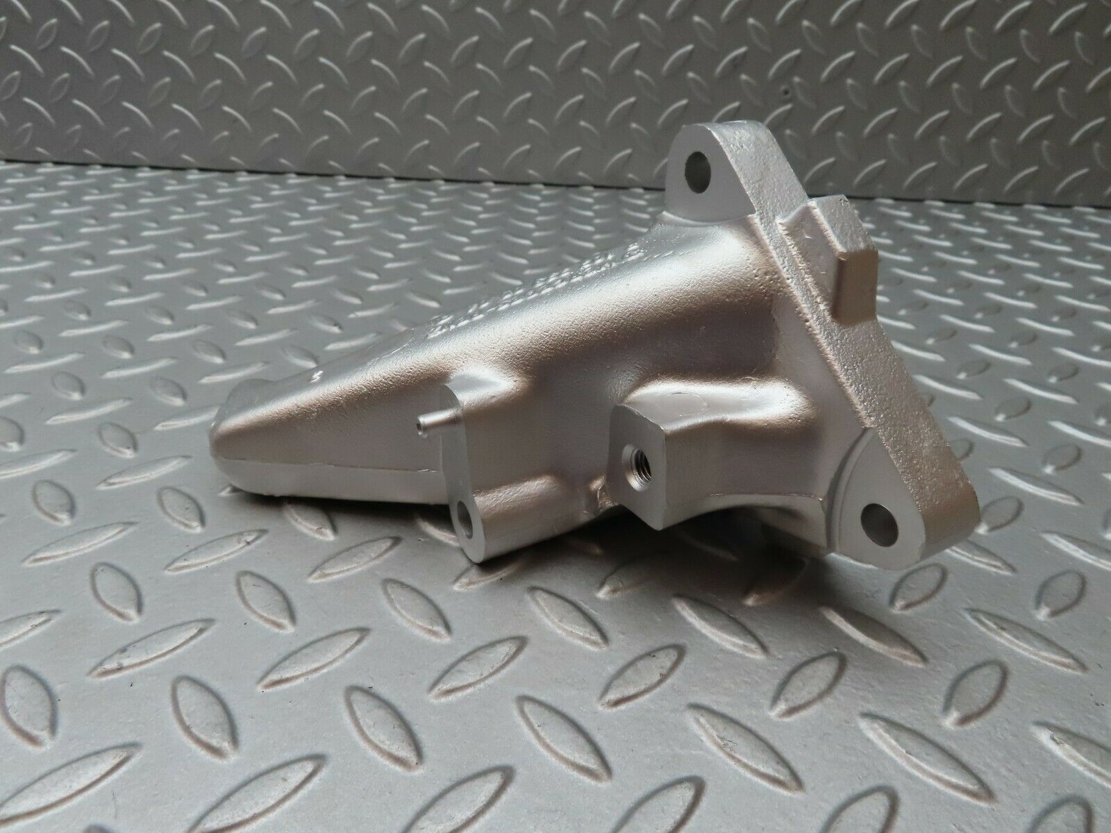 4399 Mercedes-Benz W123 230E Engine Mount Bracket Left Side 1022230504