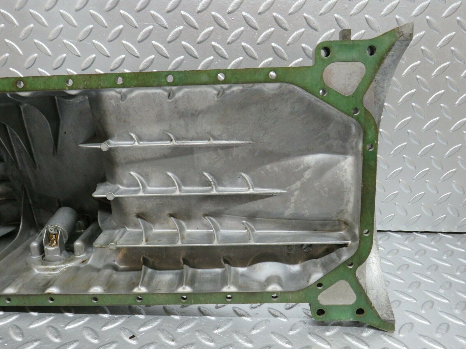 24432 Mercedes-Benz S124 220TE Wagon Oil Pan Oil Sump 1110140202