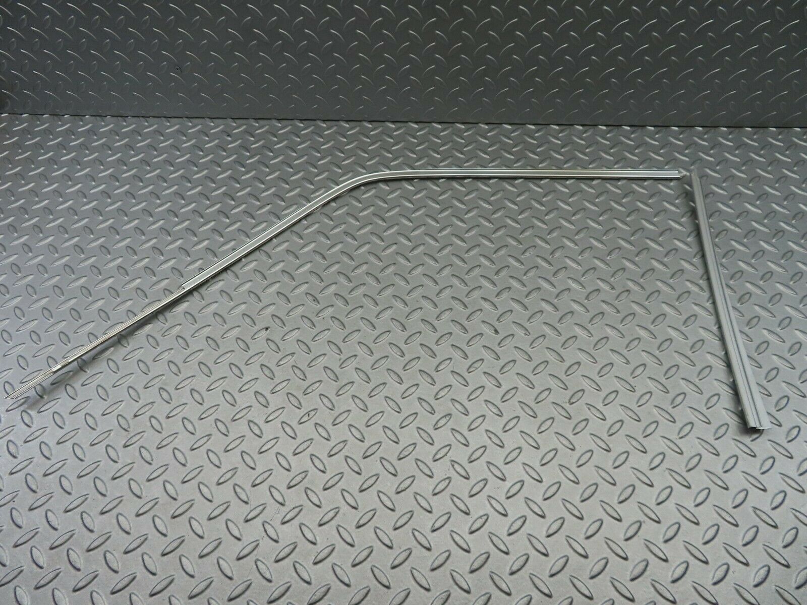 6209 Mercedes-Benz W126 380SE Door Chrome Window Frame Front Right