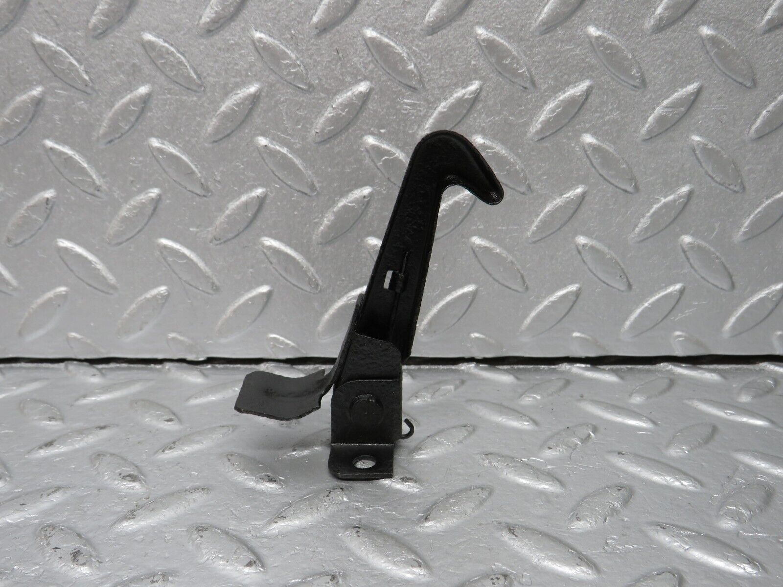 40440 Mercedes-Benz W110 230 Bonnet Safety Latch