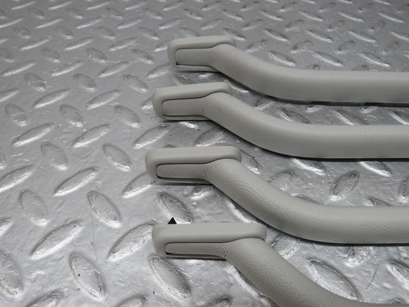 36061 Mercedes-Benz W126 420SE Interior Roof Grab Handle Set Grey