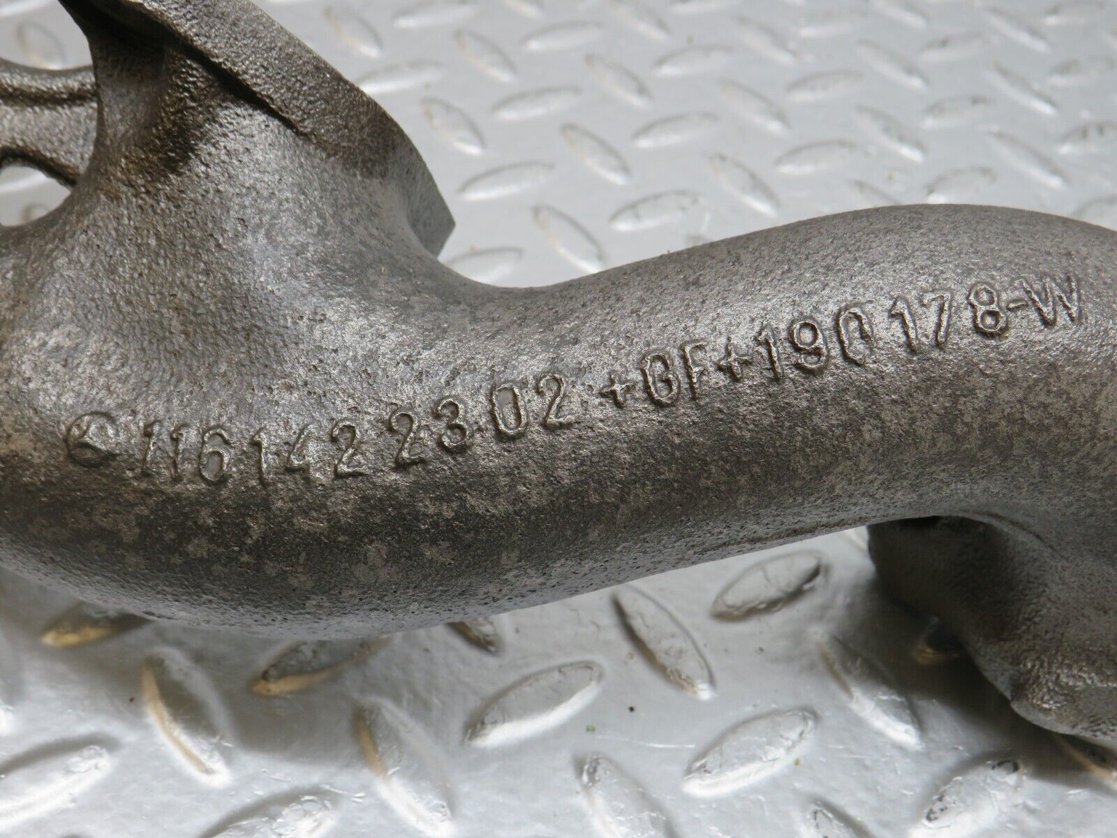 33125 Mercedes-Benz W126 380 V8 Exhaust Manifold Left 1161422302 1161422902