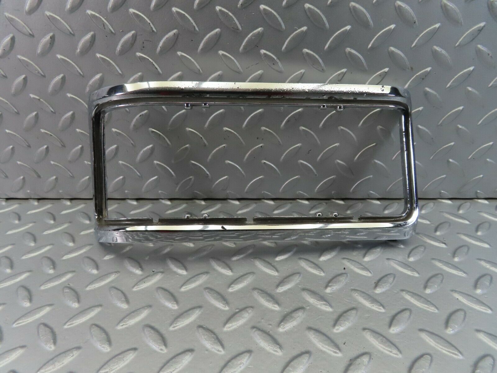 8836 Mercedes-Benz W115 Tail Light Chrome Frame Left