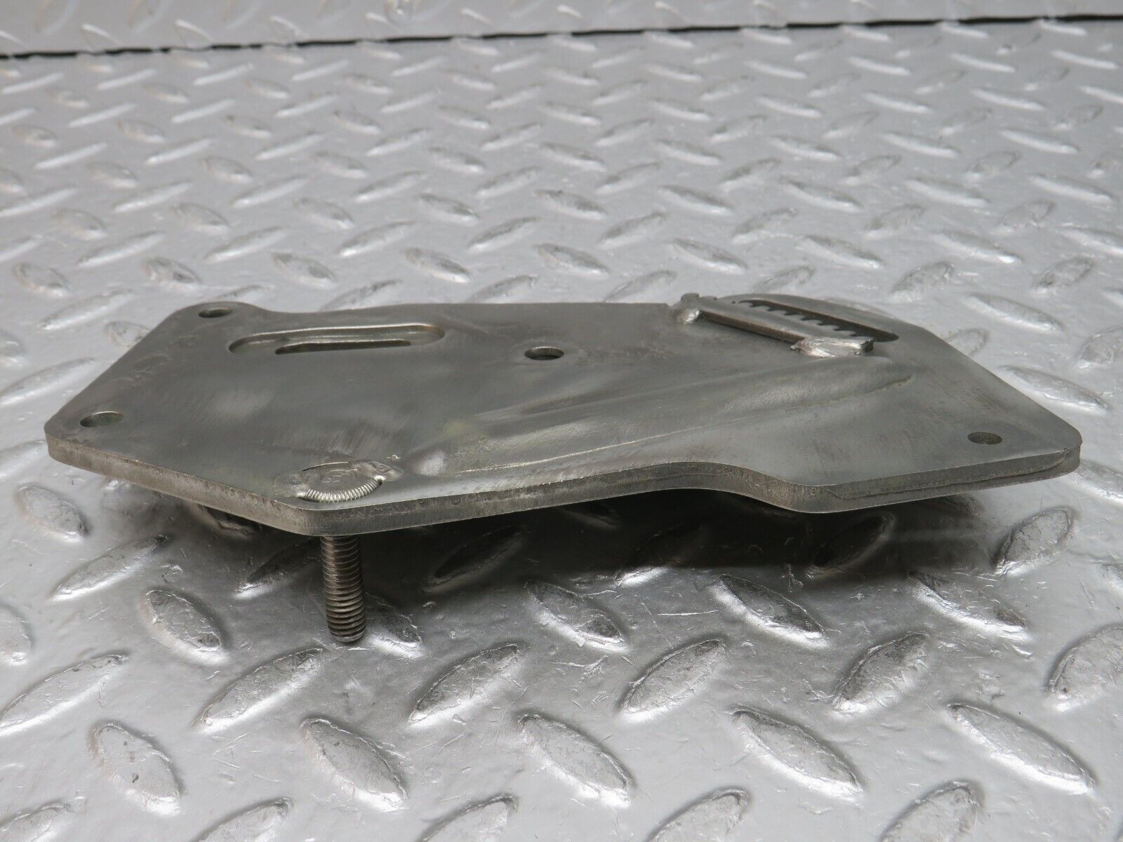 0064 Mercedes-Benz W116 350SE Power Steering Pump Bracket