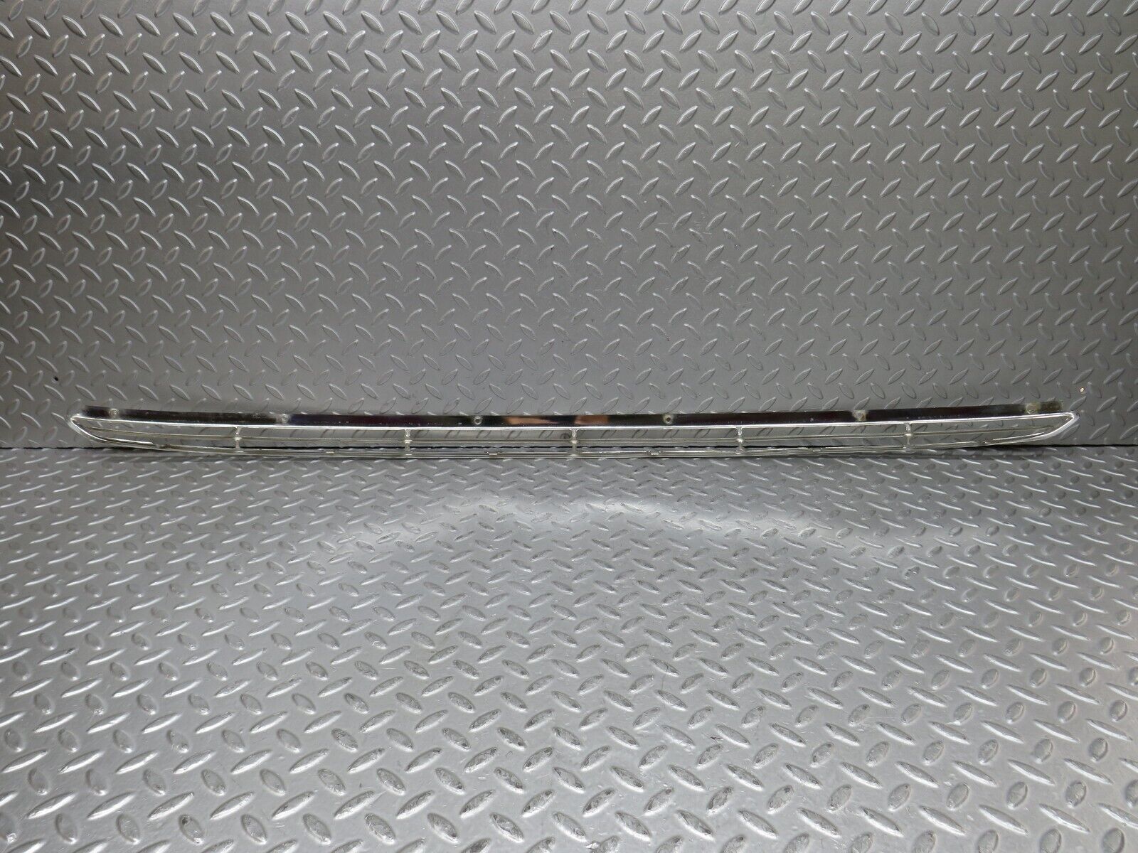 37373 Mercedes-Benz W109 300SEL Air Intake Chrome Grill