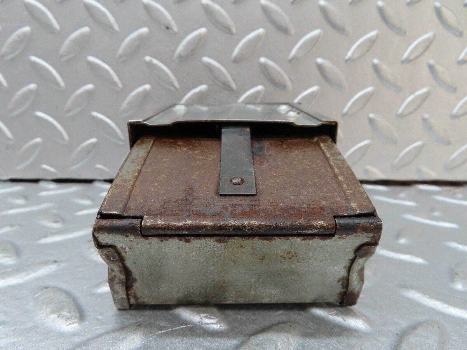 18940 Mercedes-Benz W121 190b Ponton Dashboard Ashtray