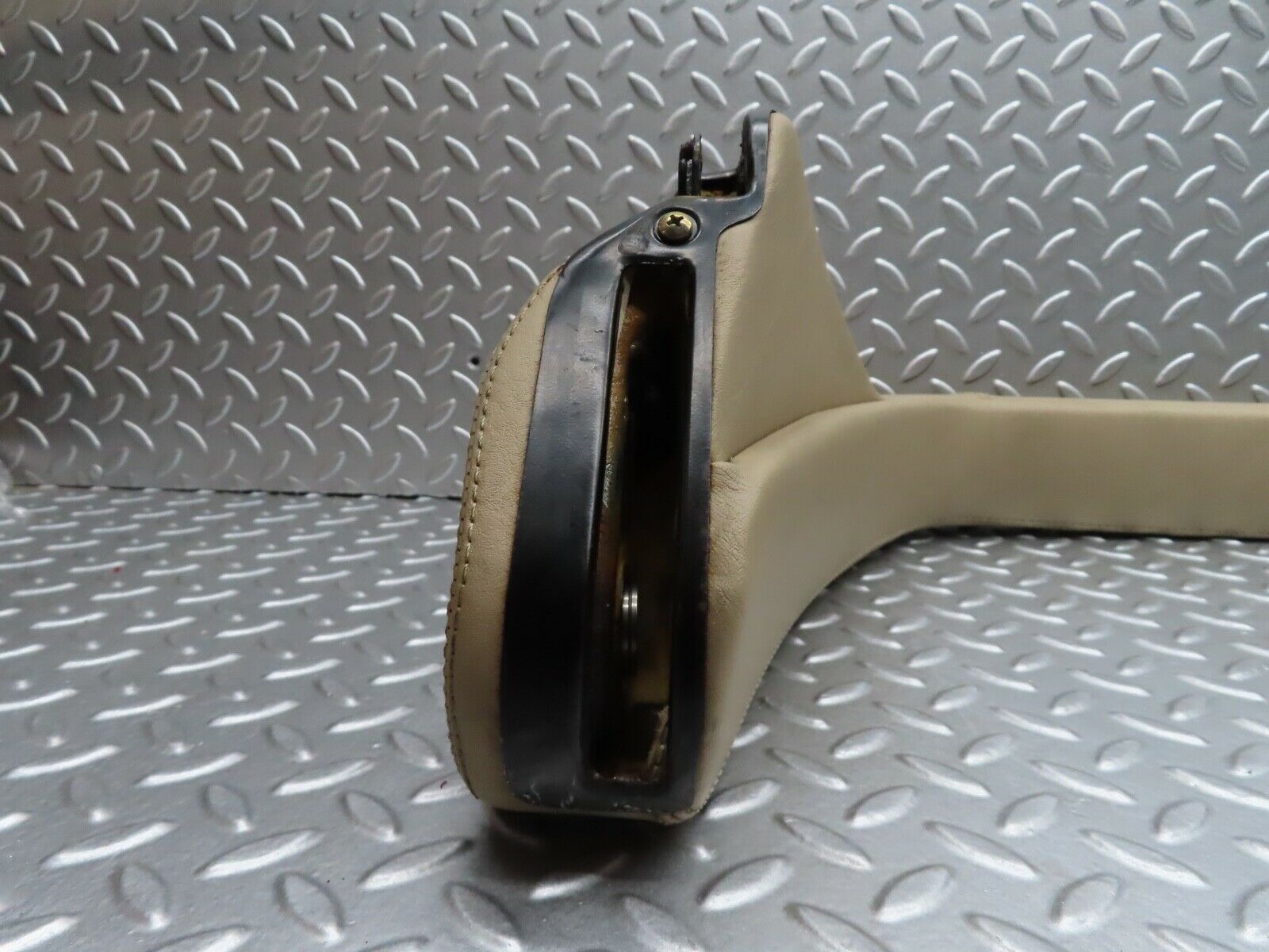 19880 Mercedes-Benz R129 300SL Coupe Roll Over Bar Cream