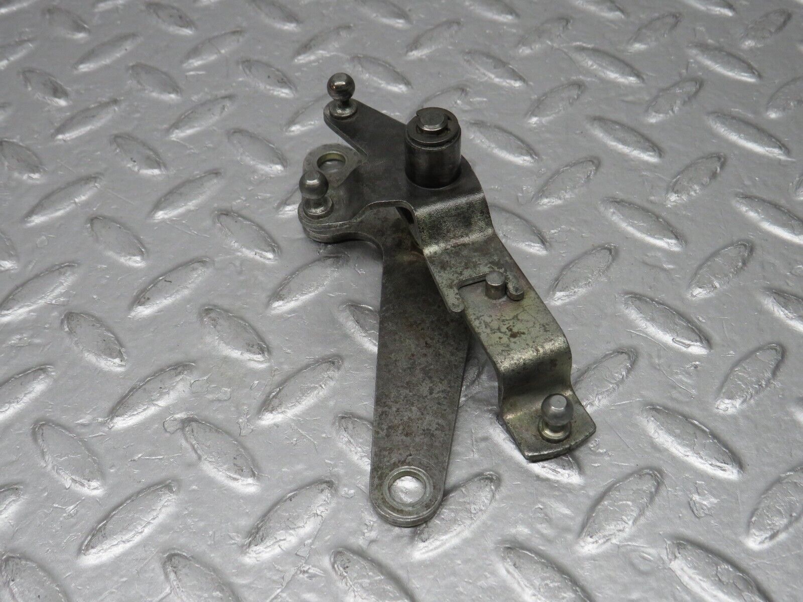 37563 Mercedes-Benz W109 300SEL Throttle Linkage