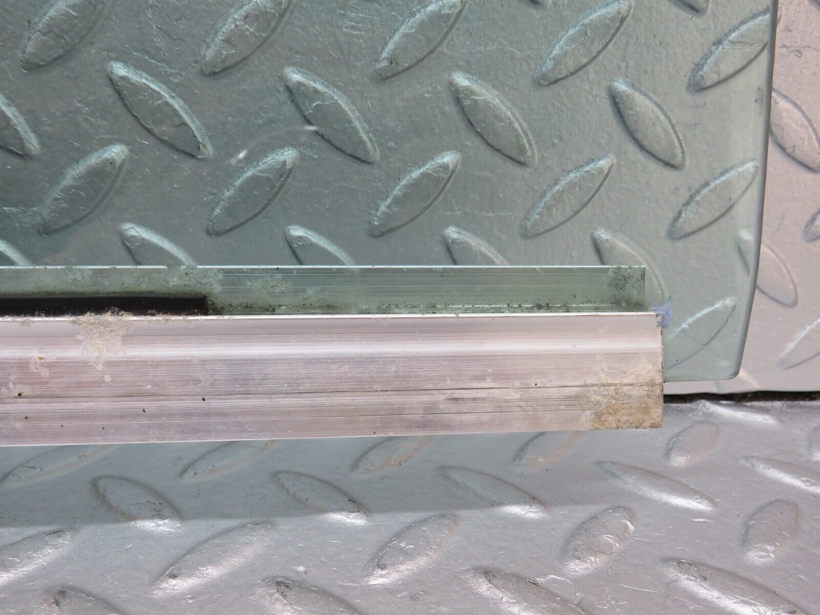 36039 Mercedes-Benz W126 420SE Rear Right Door Window Glass