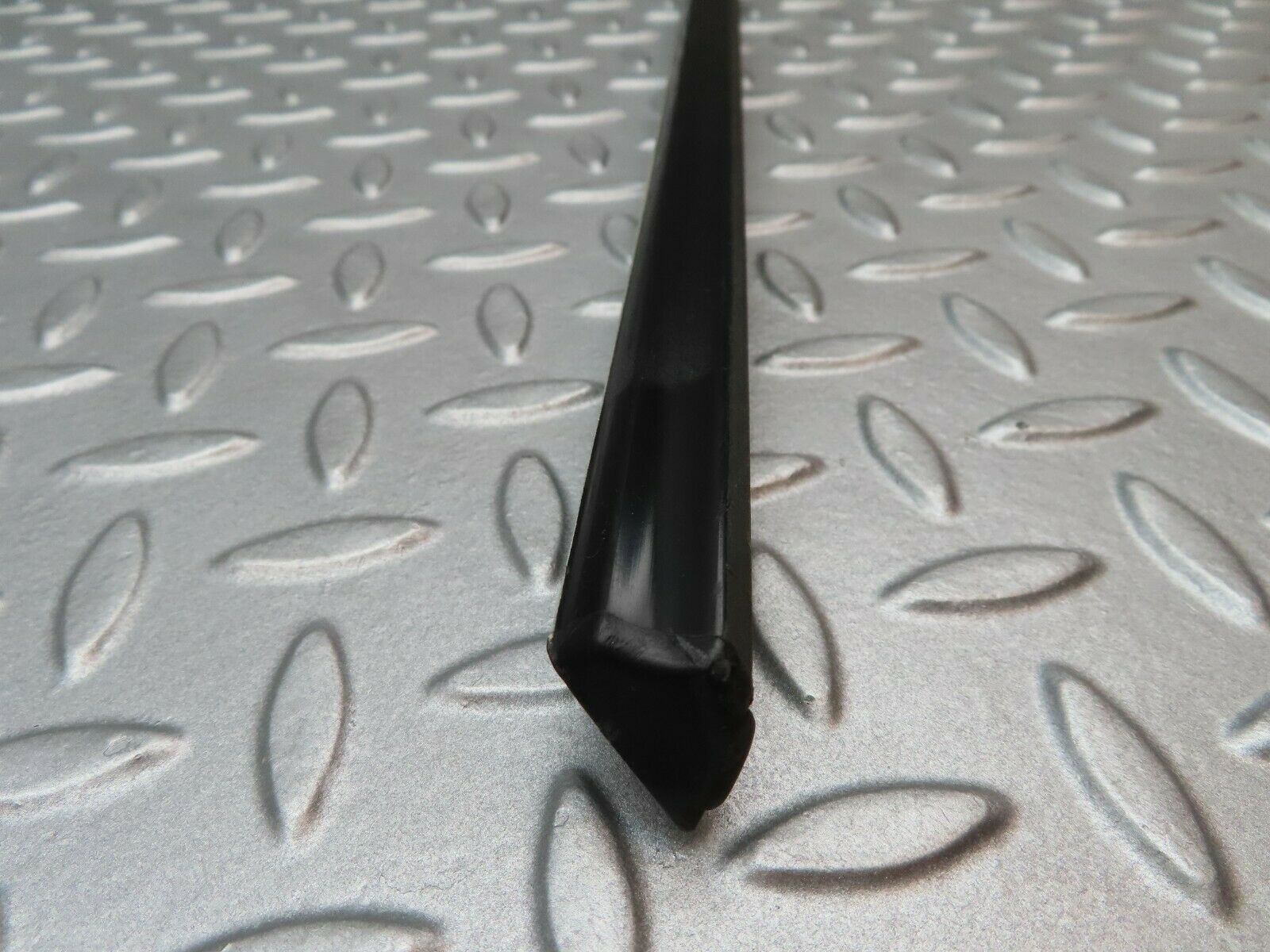 3692 Mercedes-Benz S123 200T Wagon Centre Door Chrome Trim Rear Left