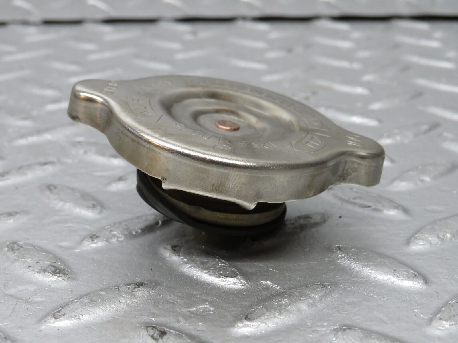 32024 Mercedes-Benz W123 230E Radiator Cap 1235010015