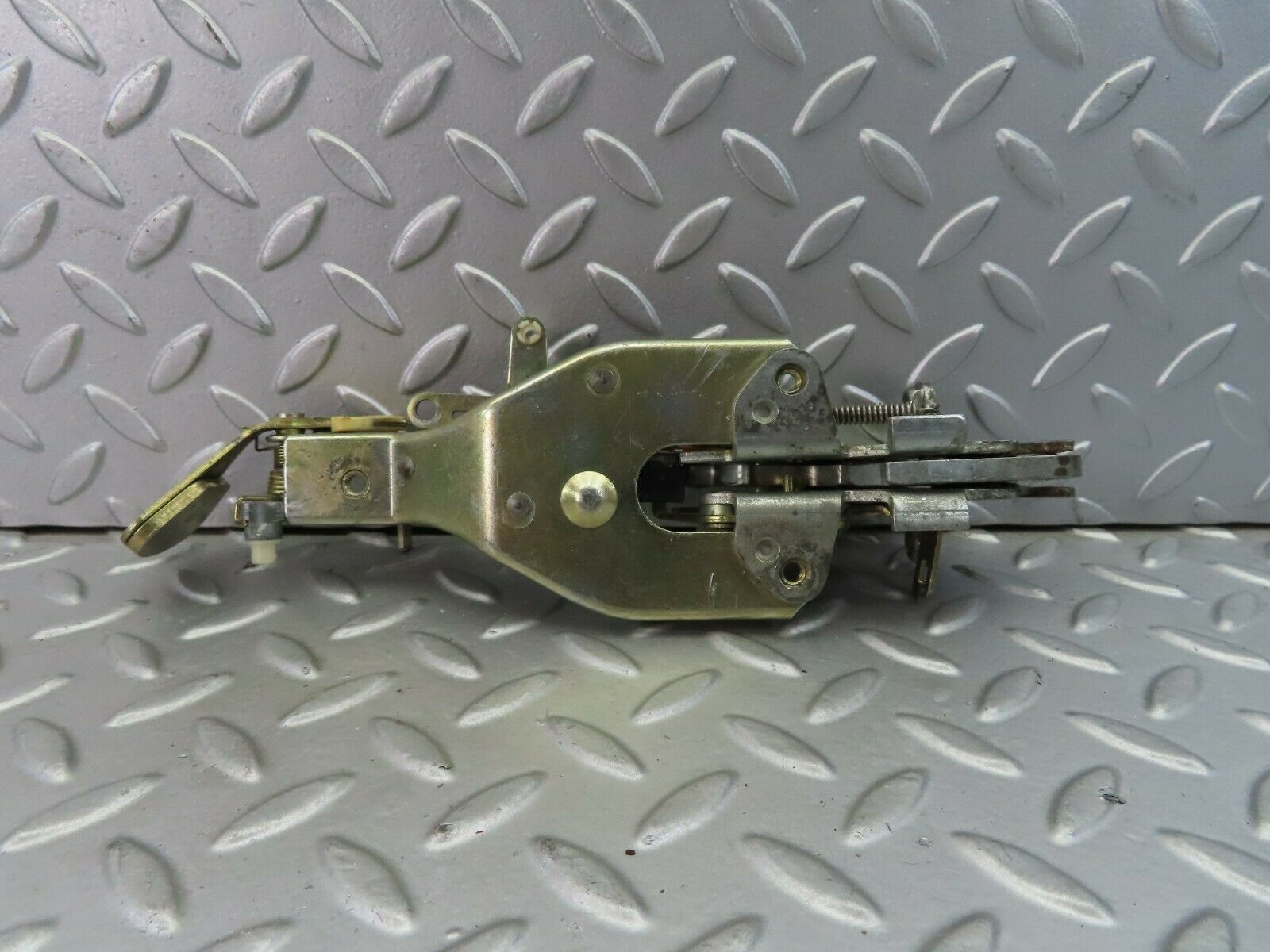 7741 Mercedes-Benz S123 230TE Wagon Tailgate Lock Mechanism 1237401035