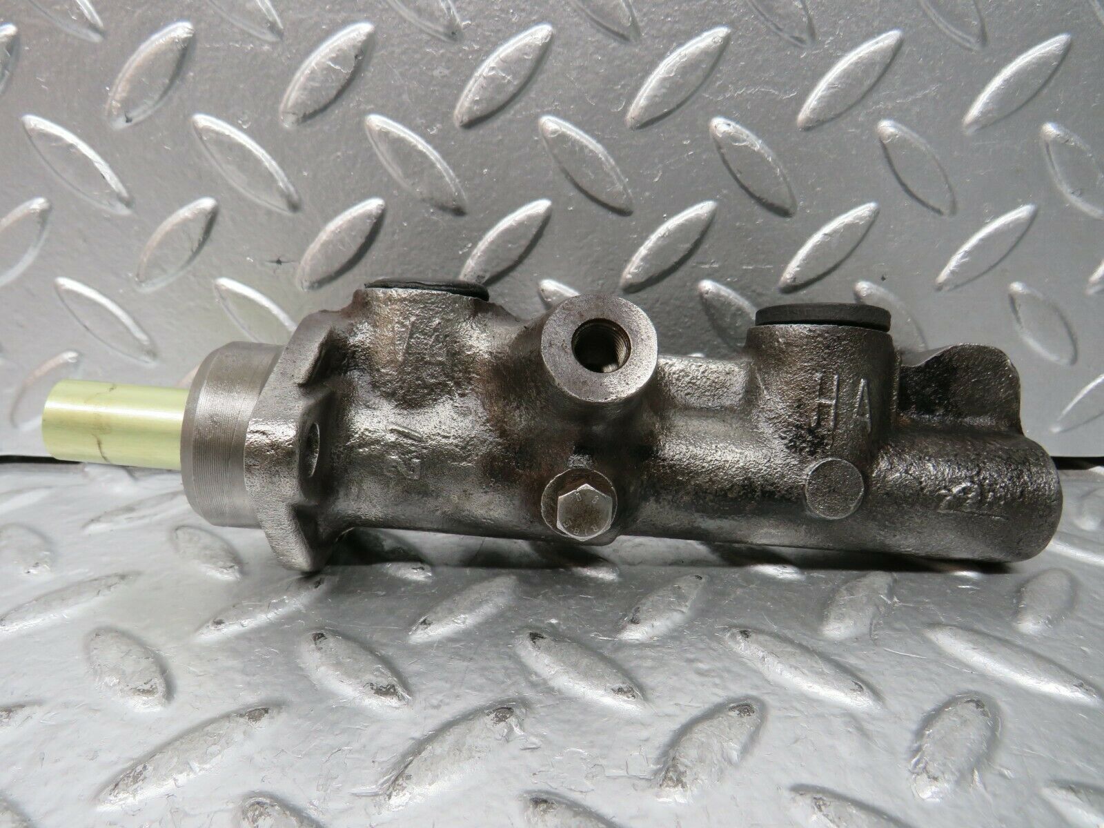 23218 Mercedes-Benz W116 350SE Brake Master Cylinder