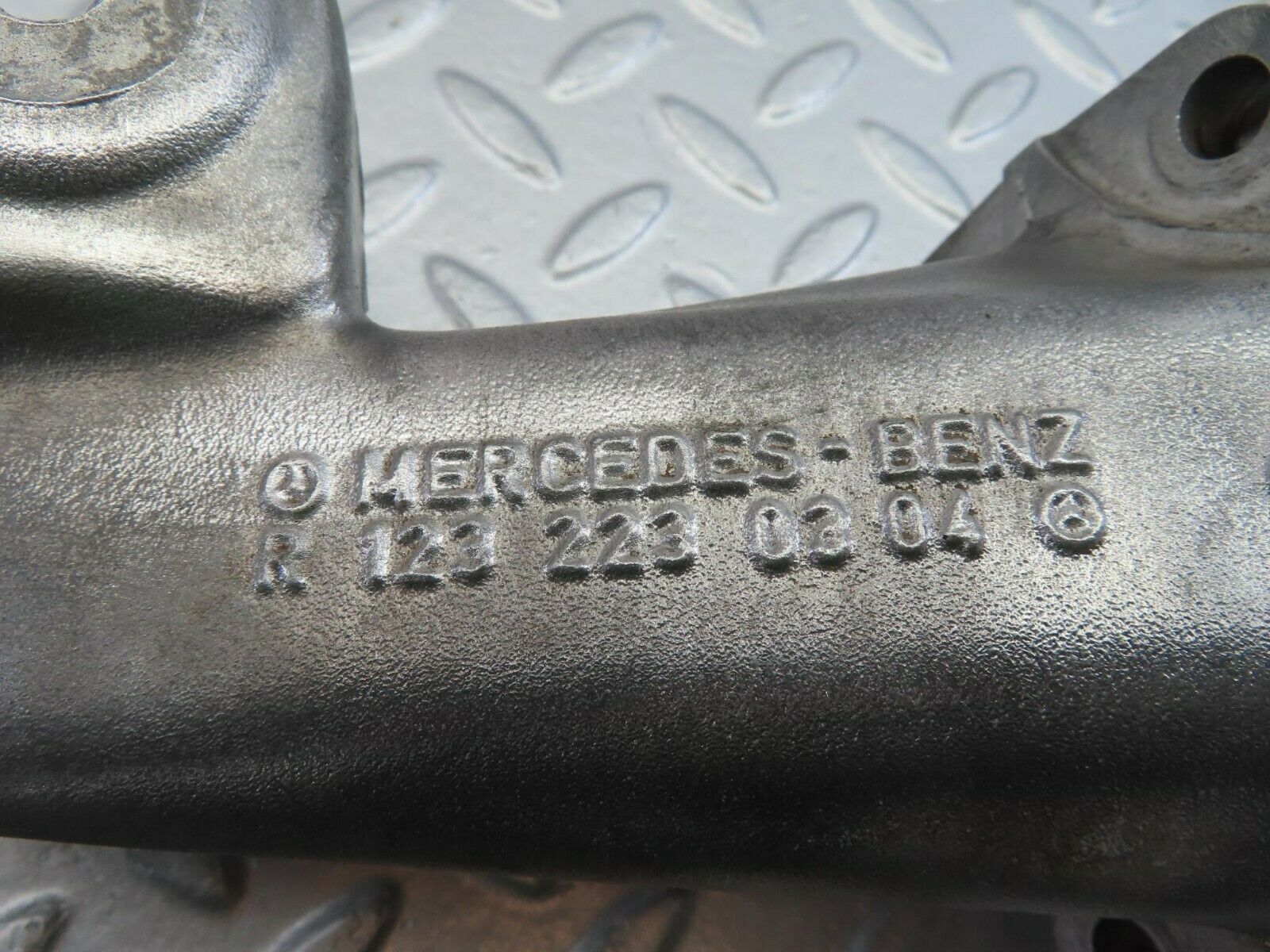 9811 Mercedes-Benz C123 280CE Coupe Engine Mount Bracket Right Side 1232230304