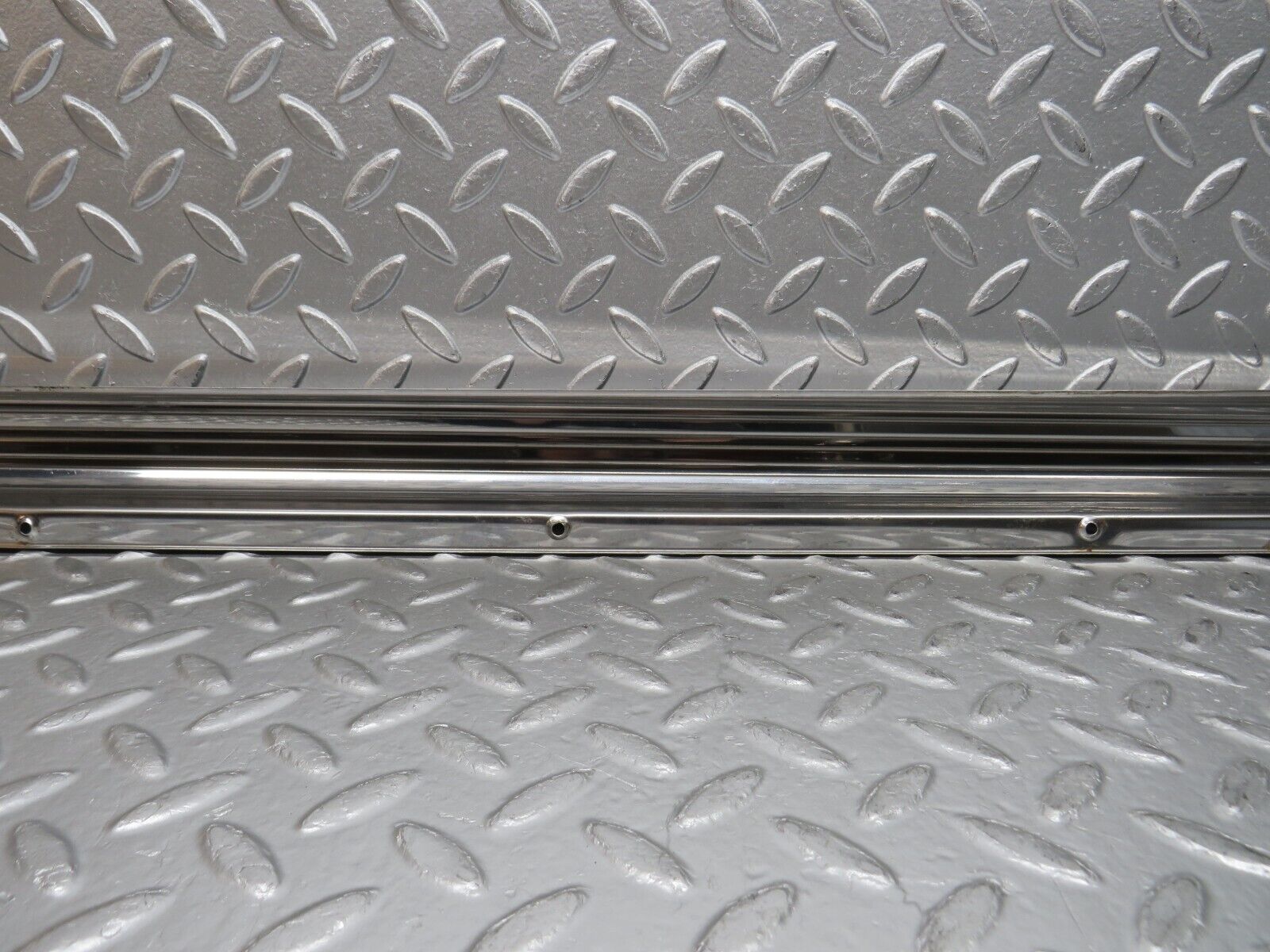 0844 Mercedes-Benz C107 350SLC Coupe Right Door Sill Chrome