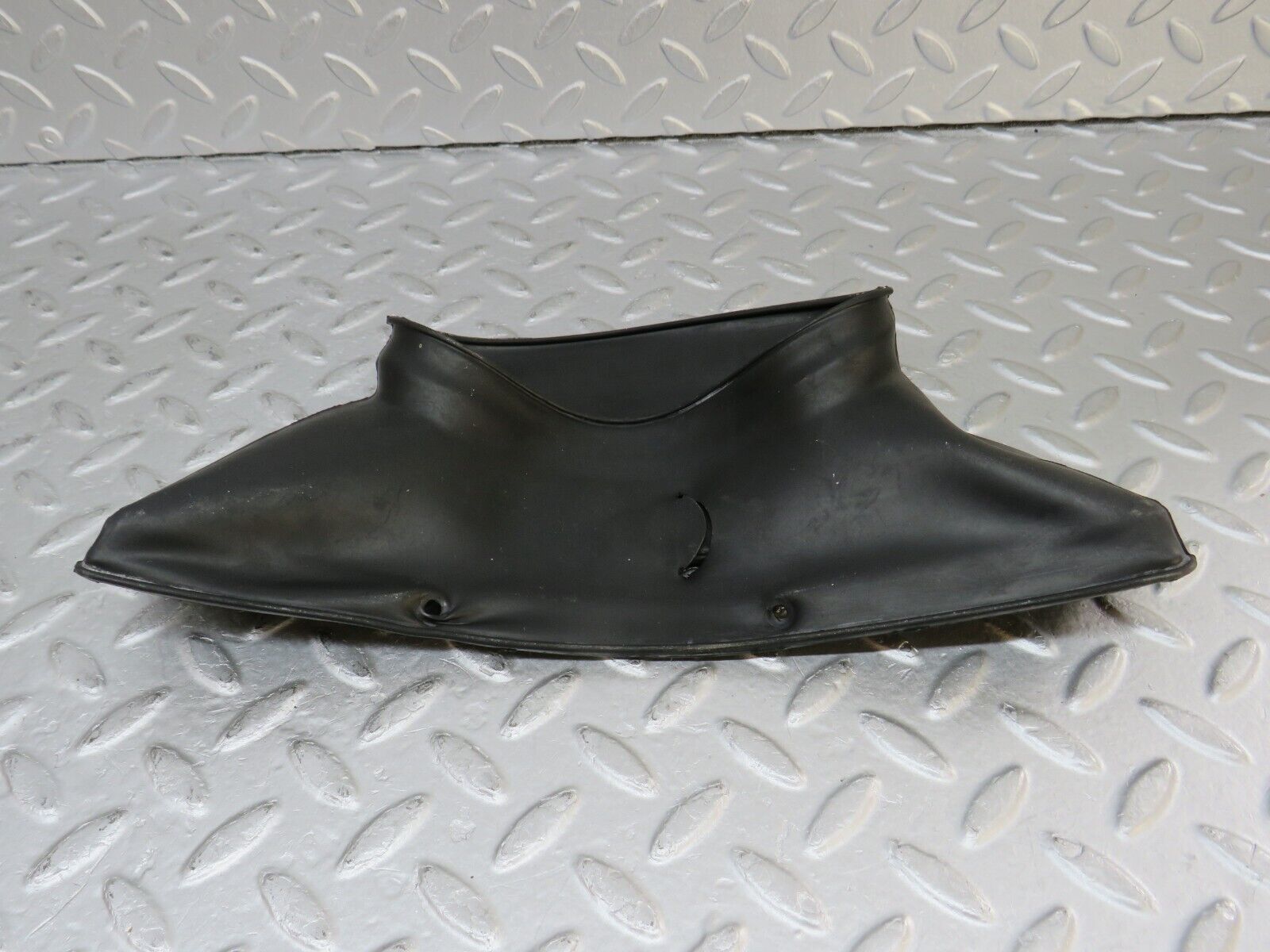 36158 Mercedes-Benz W126 420SE Heating Duct Rubber 1268320088