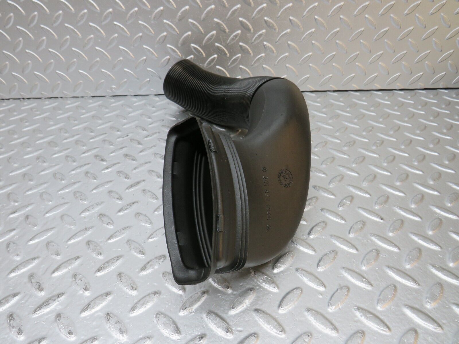 30612 Mercedes-Benz W201 190E 2.0L Air Duct Pipe Hose Right 2018311846